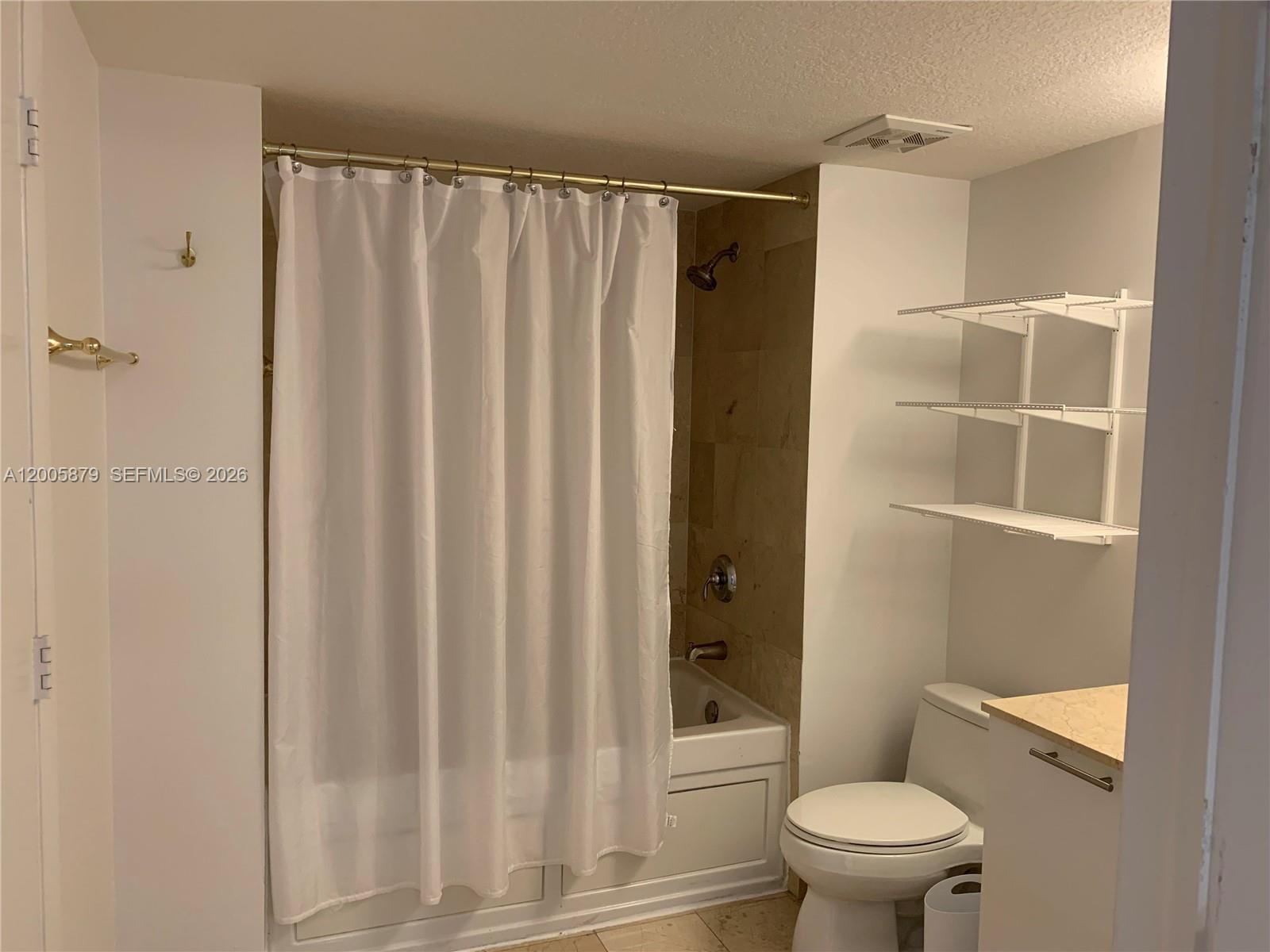 1800 CLUB CONDO - Residential Lease