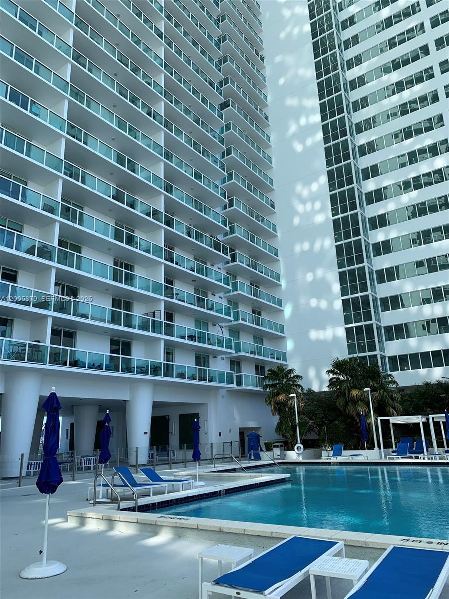 1800 CLUB CONDO - Residential Lease