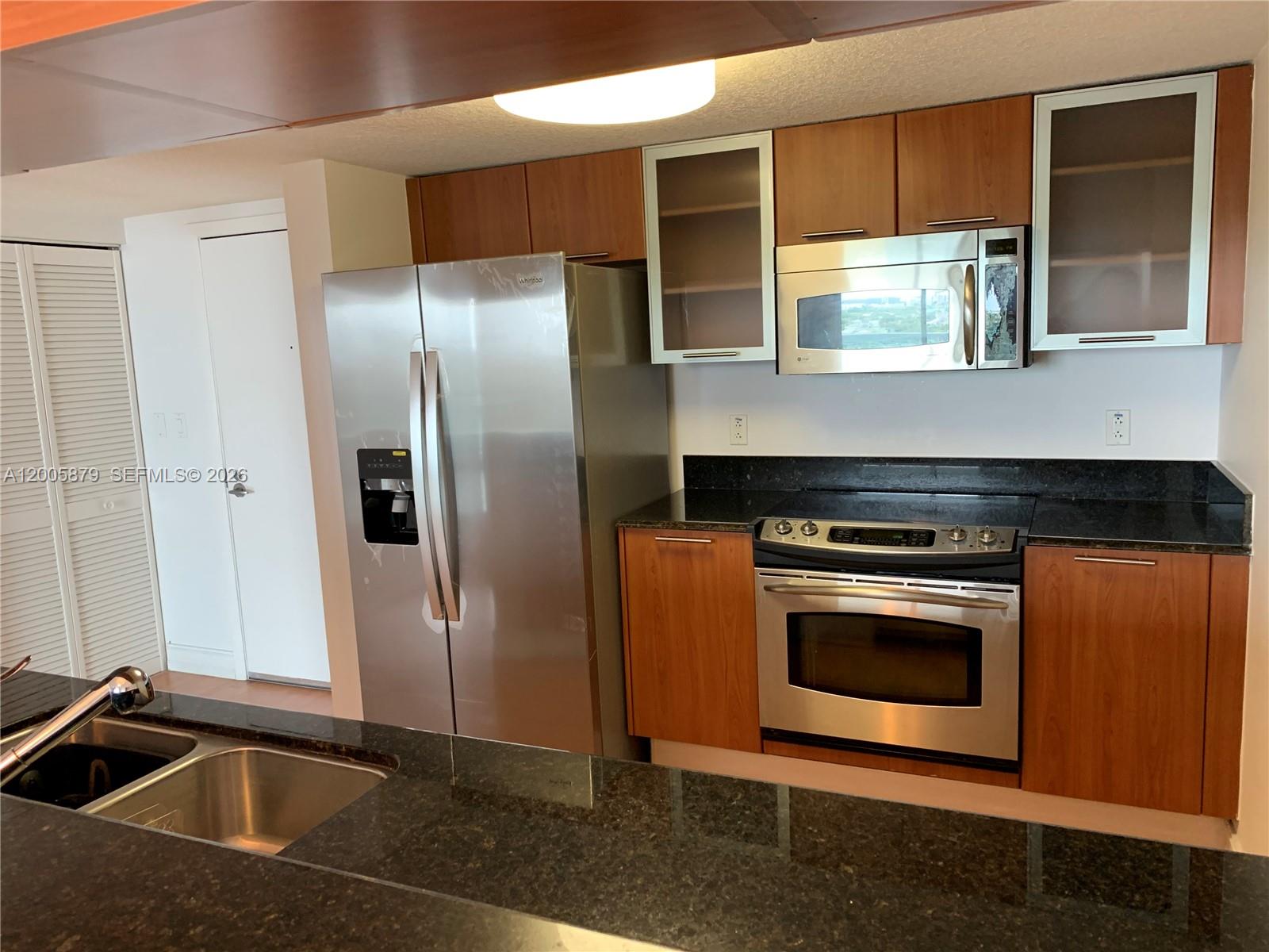 1800 CLUB CONDO - Residential Lease
