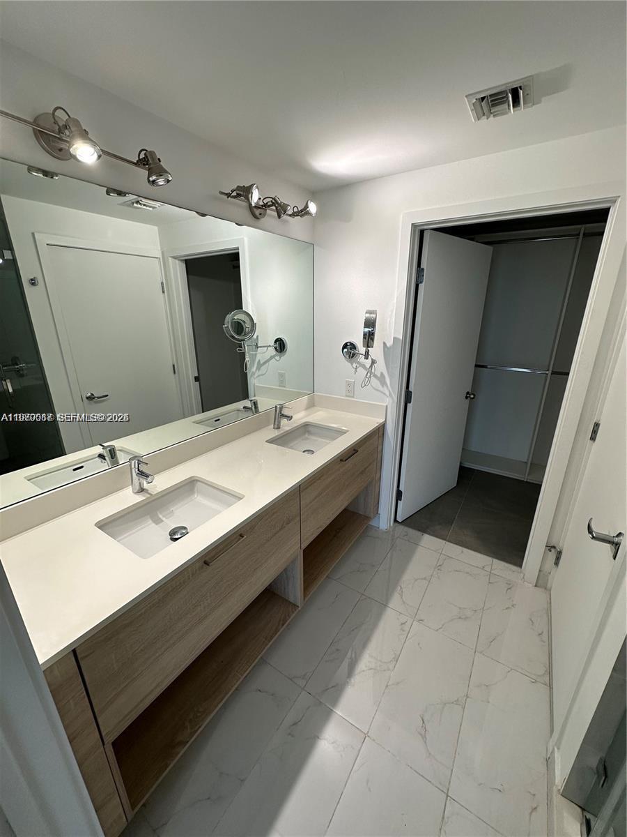 THE HARBOUR SOUTH CONDO - Residential Lease