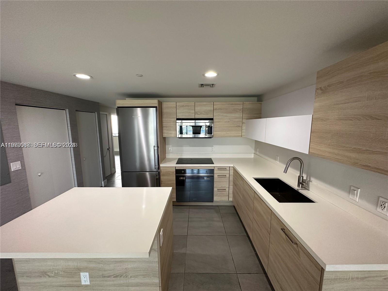 THE HARBOUR SOUTH CONDO - Residential Lease