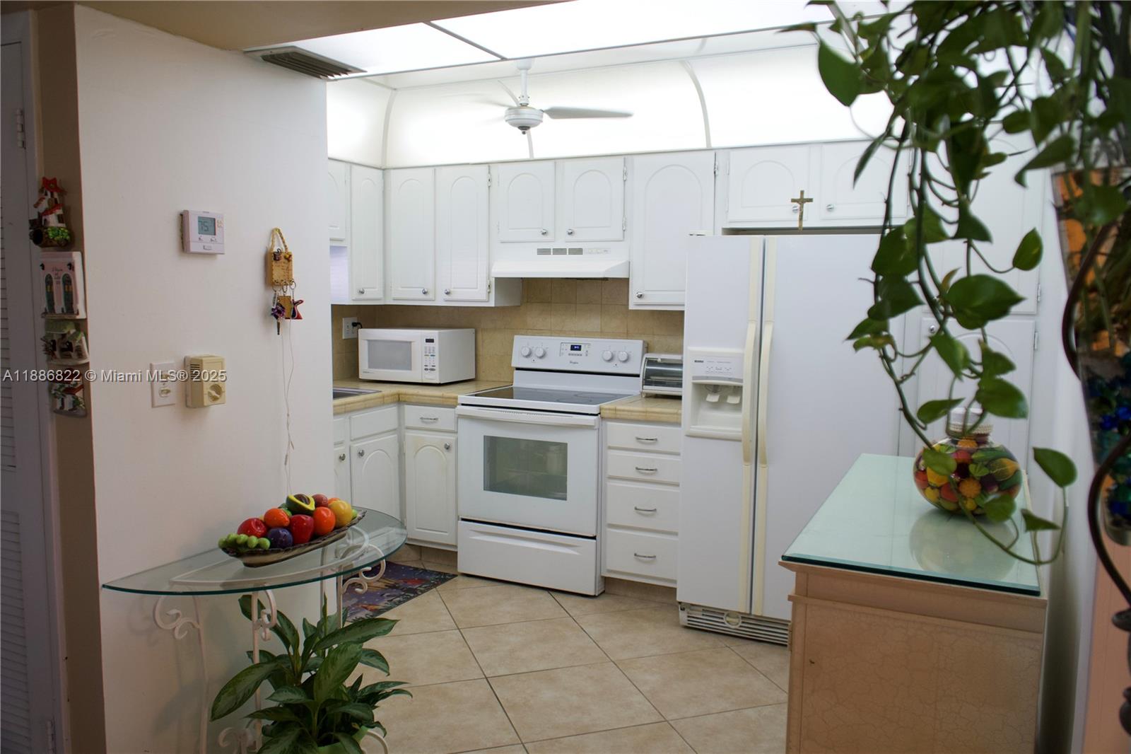 HOLLYBROOK GOLF AND - Residential Lease