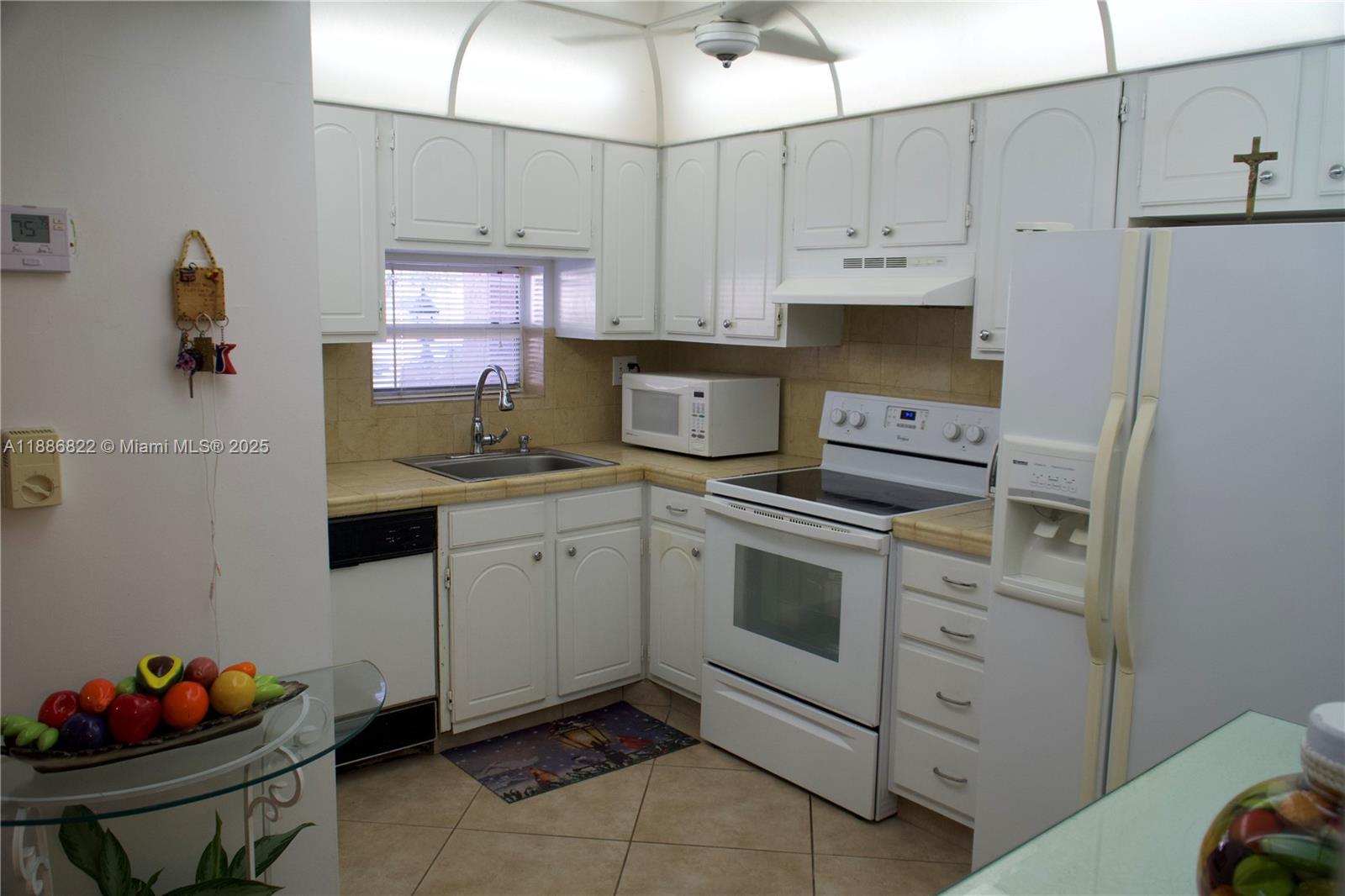 HOLLYBROOK GOLF AND - Residential Lease