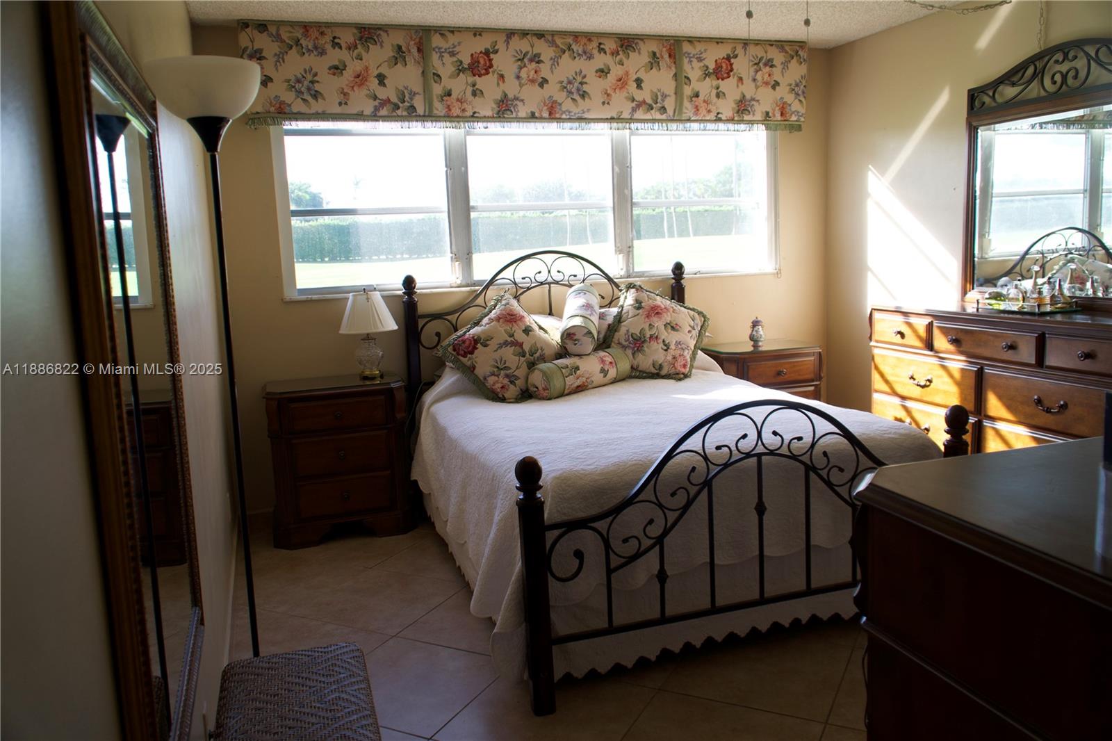 HOLLYBROOK GOLF AND - Residential Lease