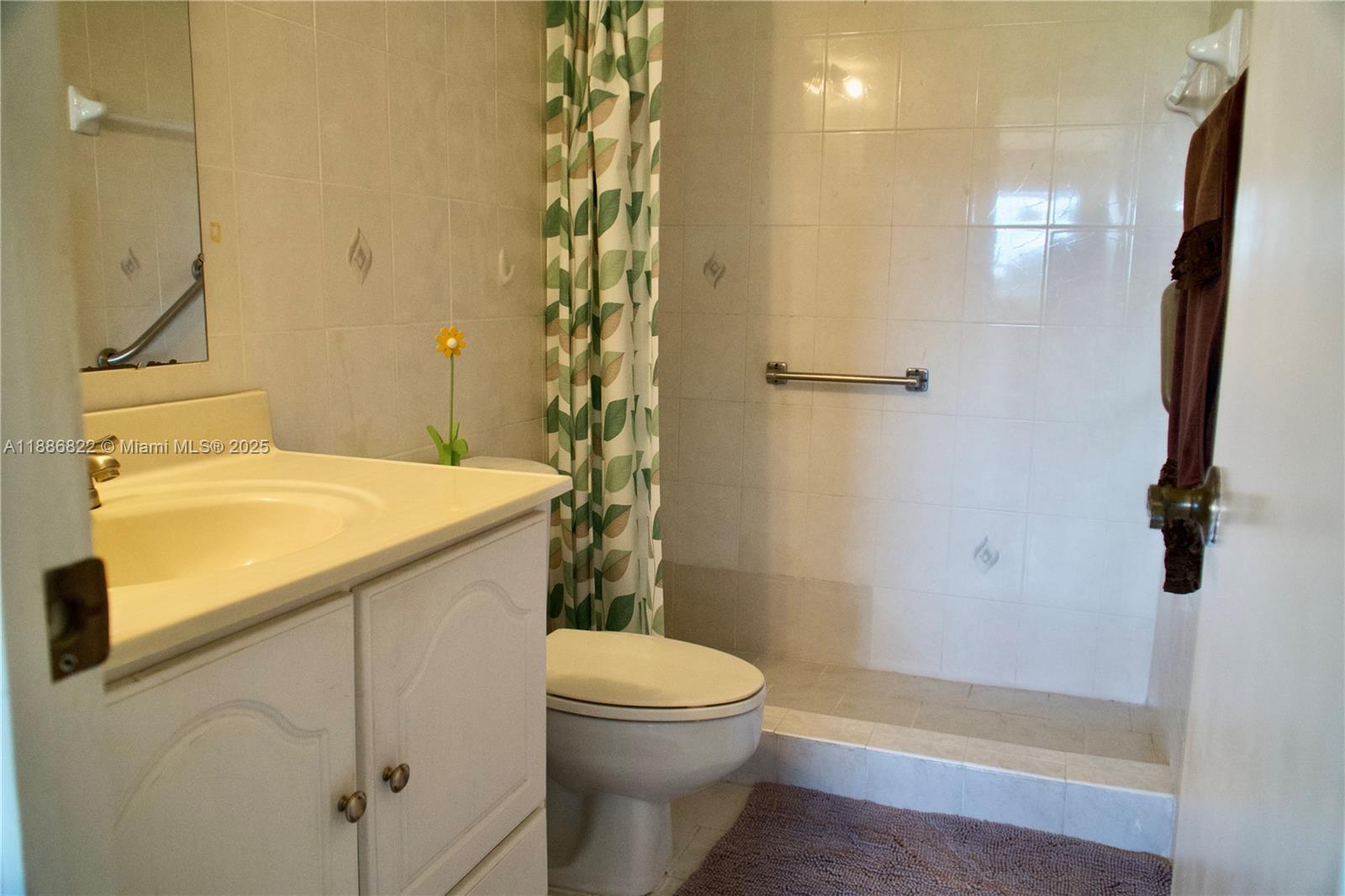 HOLLYBROOK GOLF AND - Residential Lease