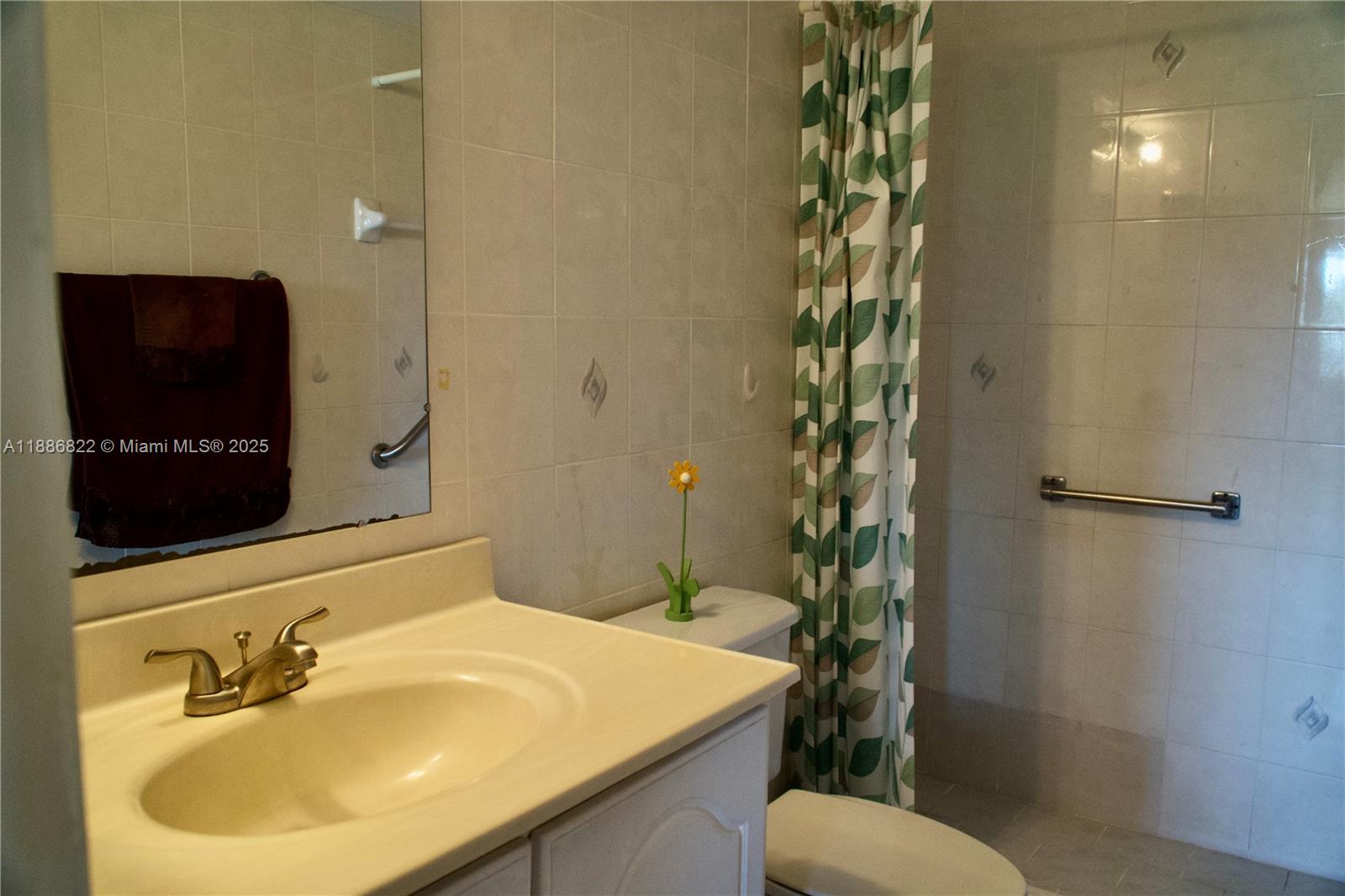 HOLLYBROOK GOLF AND - Residential Lease