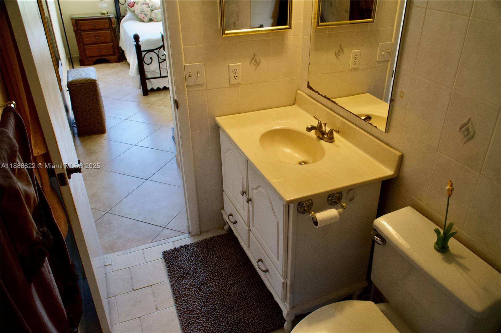 HOLLYBROOK GOLF AND - Residential Lease