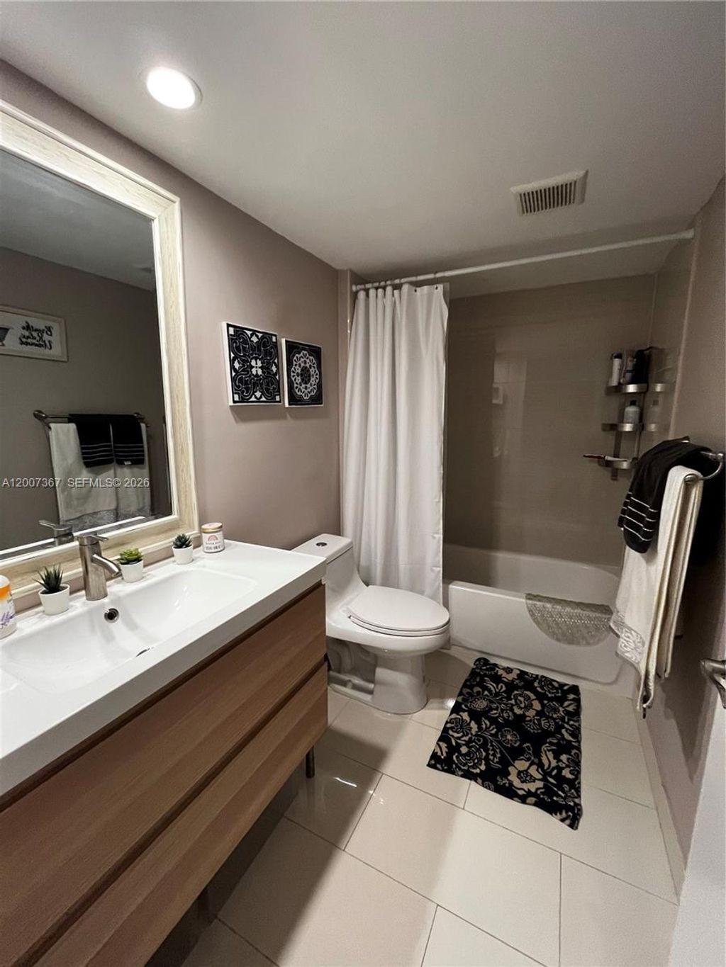 Photo of 1518 Whitehall Dr #104, Davie, FL 33324 (MLS # A12007367)