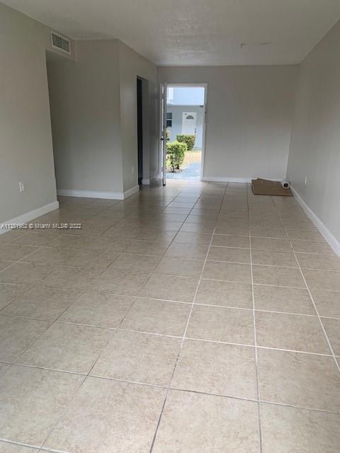 BEAUTIFUL 2/2 CORNER UNIT ON THE 1RD FLOOR WITH OPEN BALCONY, FLOOR WITH VIEW TO THE TENNIS COURT AND THE POOL. VERY SPACIOUS BRIGHT APARTMENT, TILE FLOORING THROUGHOUT, RECENTLY REMODELED BUILDING WITH POOL AND PLAYGROUND. WITHIN WALKING DISTANCE OF ELEMENTARY SCHOOL, MAYOR SHOPPING CENTER. EASY ACCESS TO THE 826 EXPRESSWAY