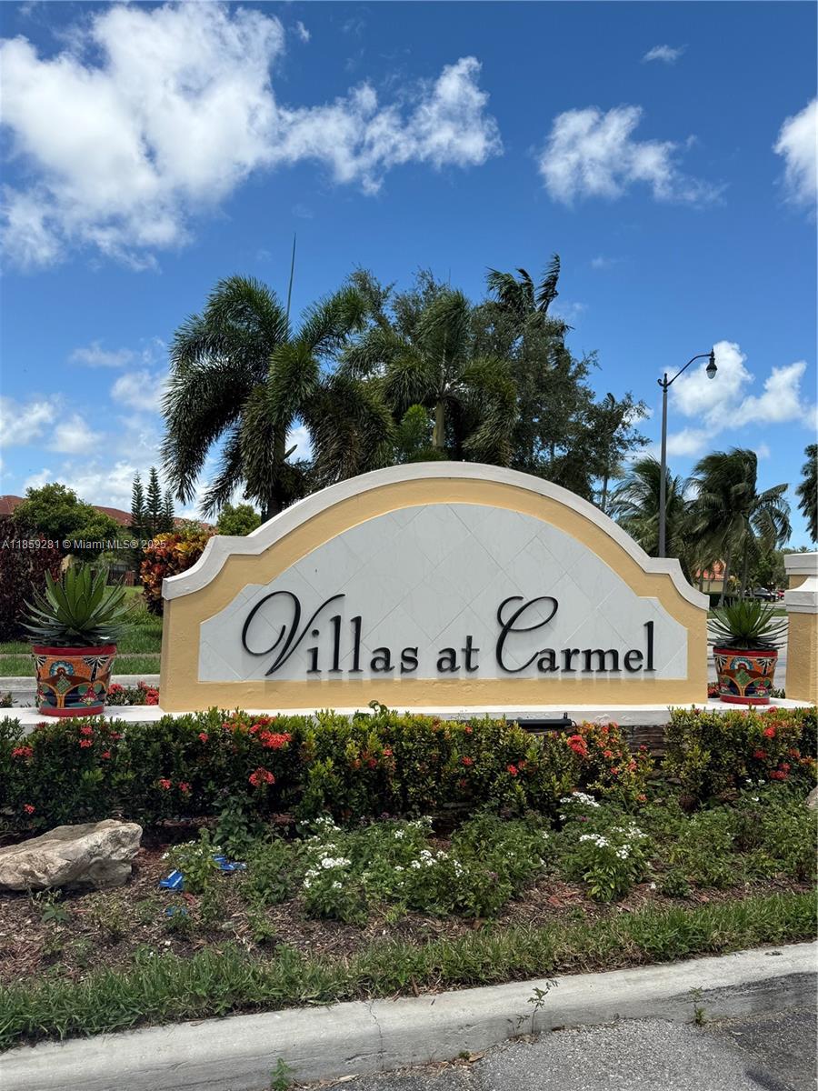 Townhome for Rent in the Beautiful community of Villas at Carmel in Malibu Bay Close to Homestead Hospital and Turnpike acces and 30 Minutes away from the Keys.