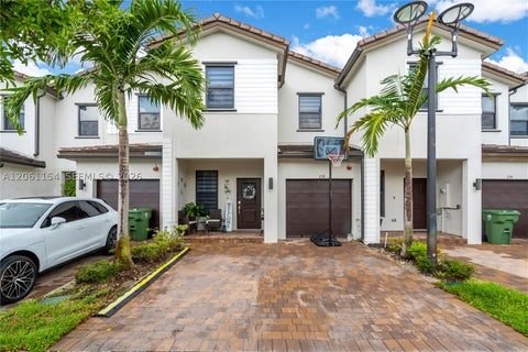 Photo of 278 SW 159th Pl, Pembroke Pines, FL 33027 (MLS # A12061154)