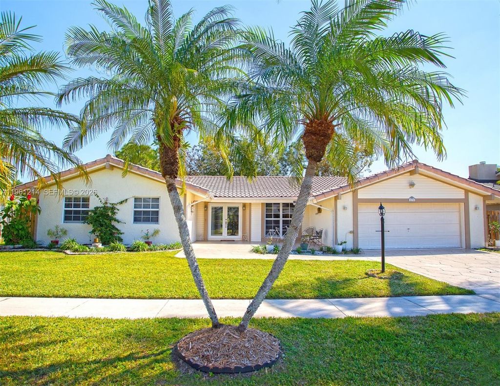 Photo of 570 Royal Poinciana Ct, Weston, FL 33326 (MLS # A11961214)