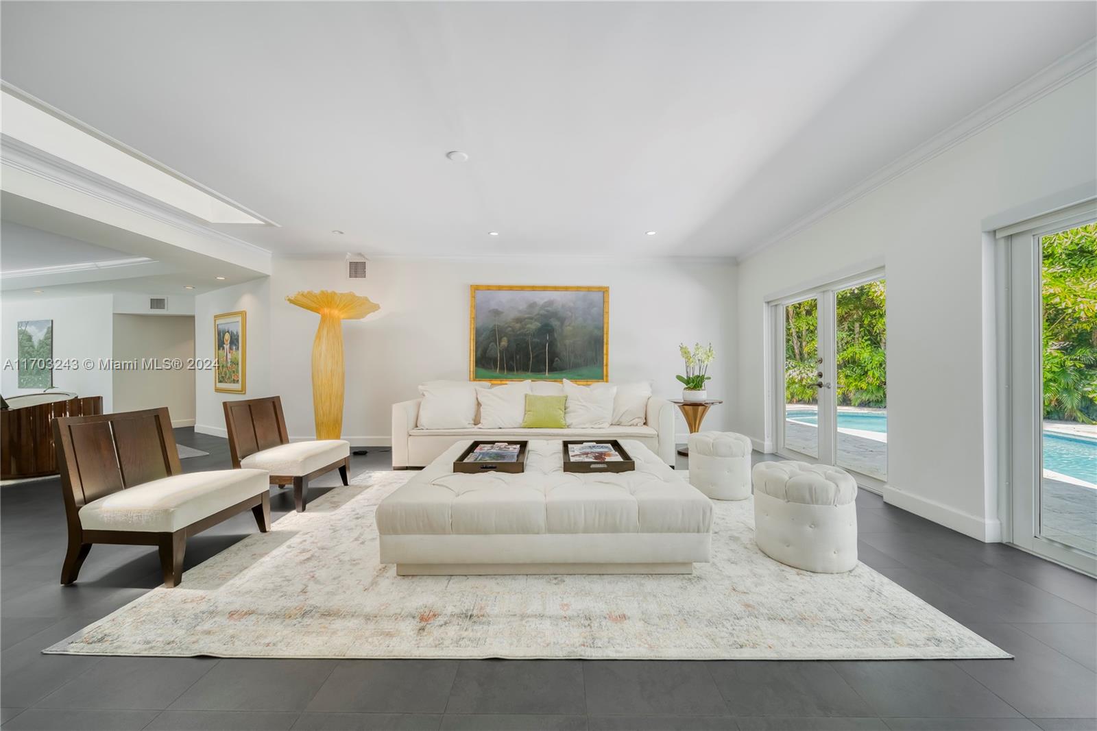 COLLINS MANOR - Residential
