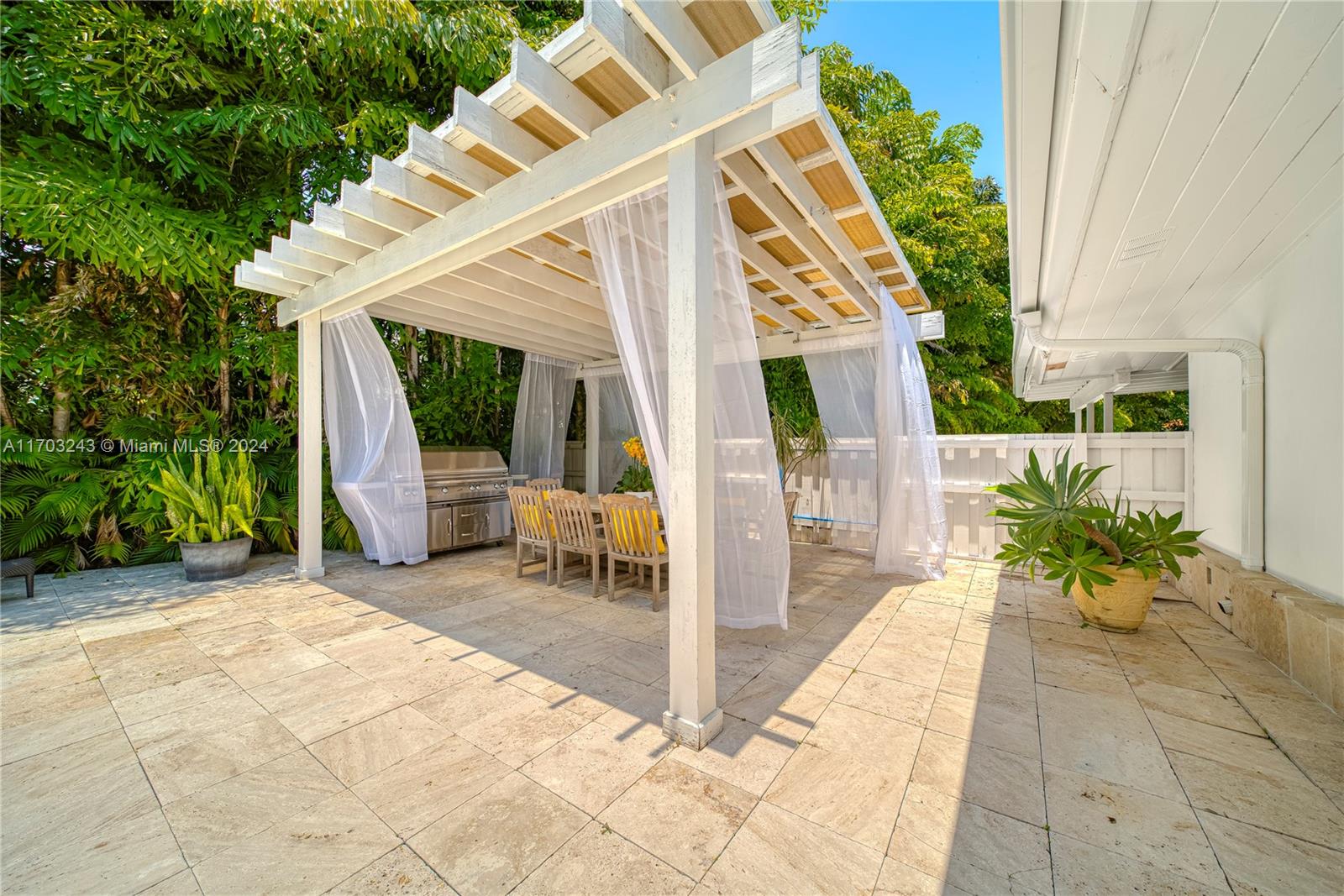 COLLINS MANOR - Residential