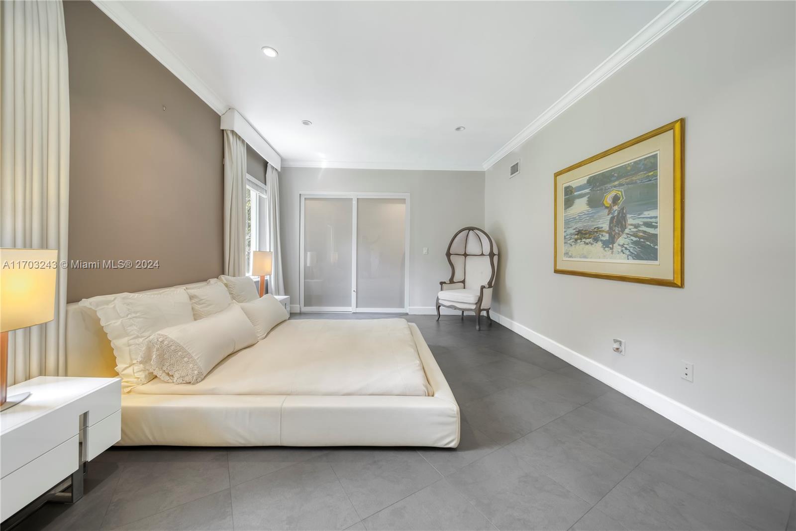 COLLINS MANOR - Residential