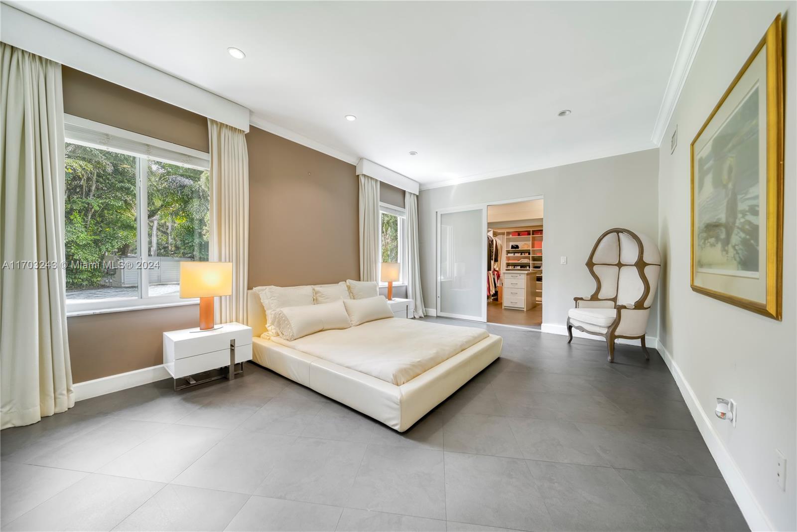 COLLINS MANOR - Residential