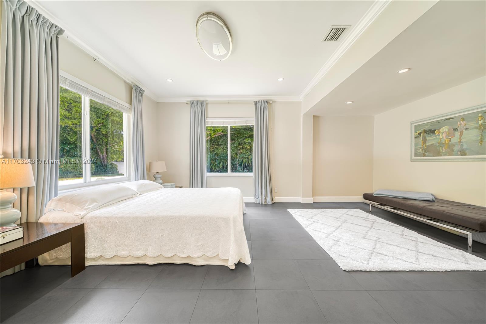 COLLINS MANOR - Residential