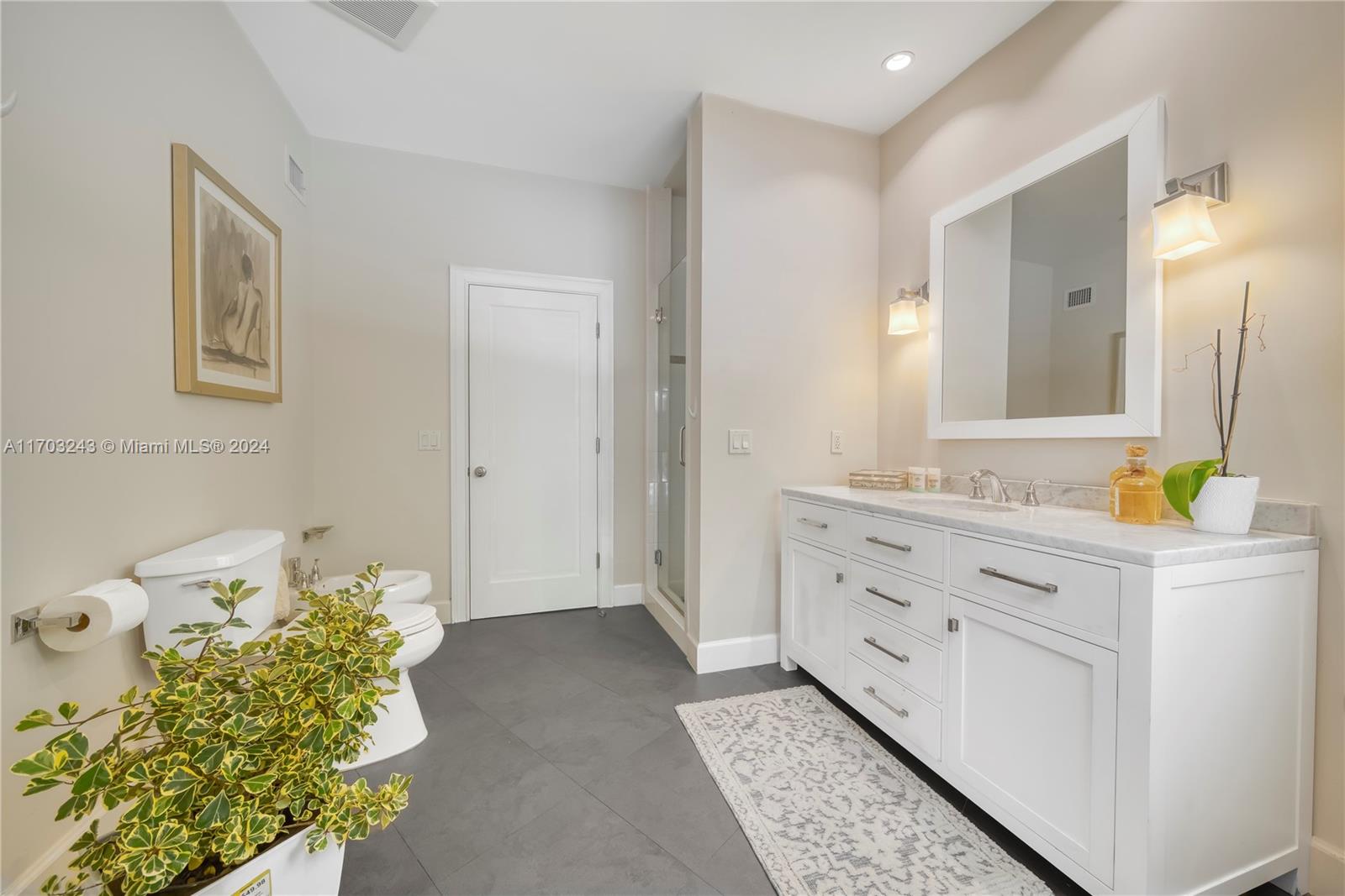 COLLINS MANOR - Residential