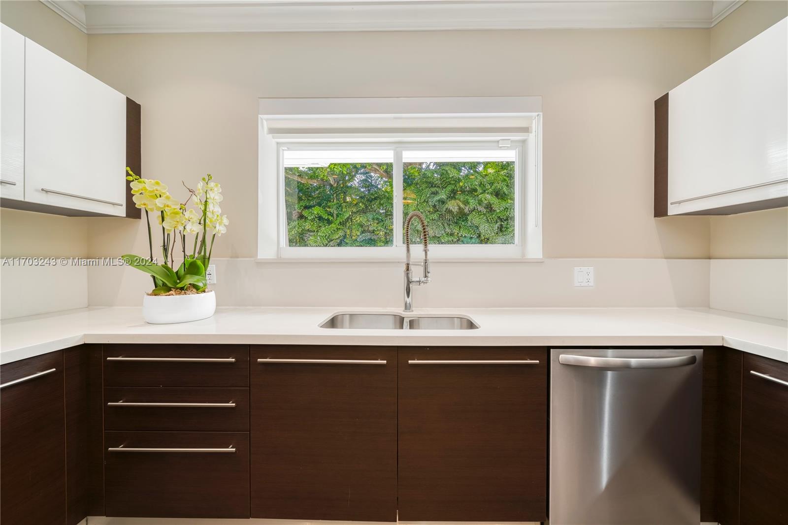 COLLINS MANOR - Residential