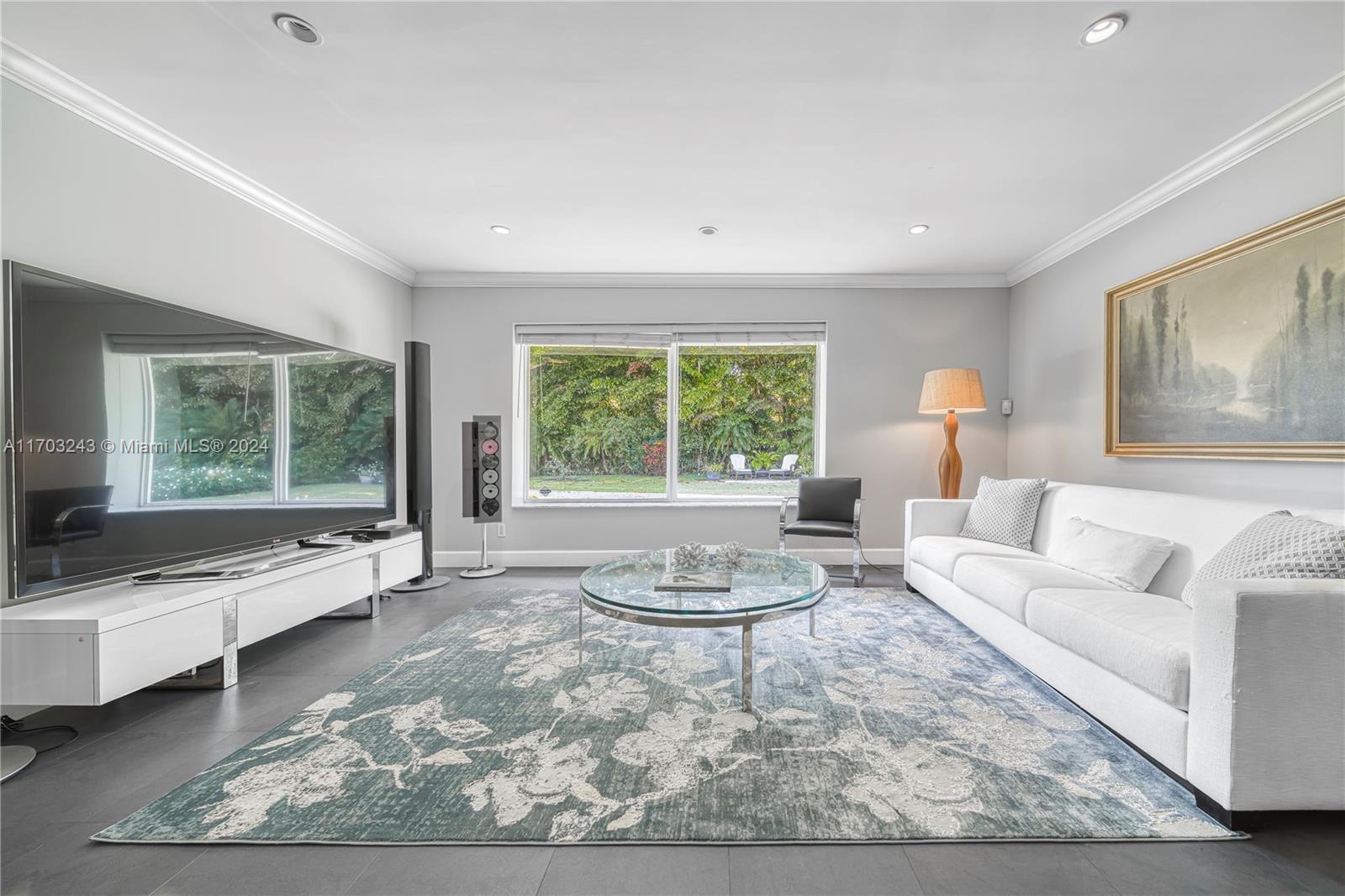 COLLINS MANOR - Residential