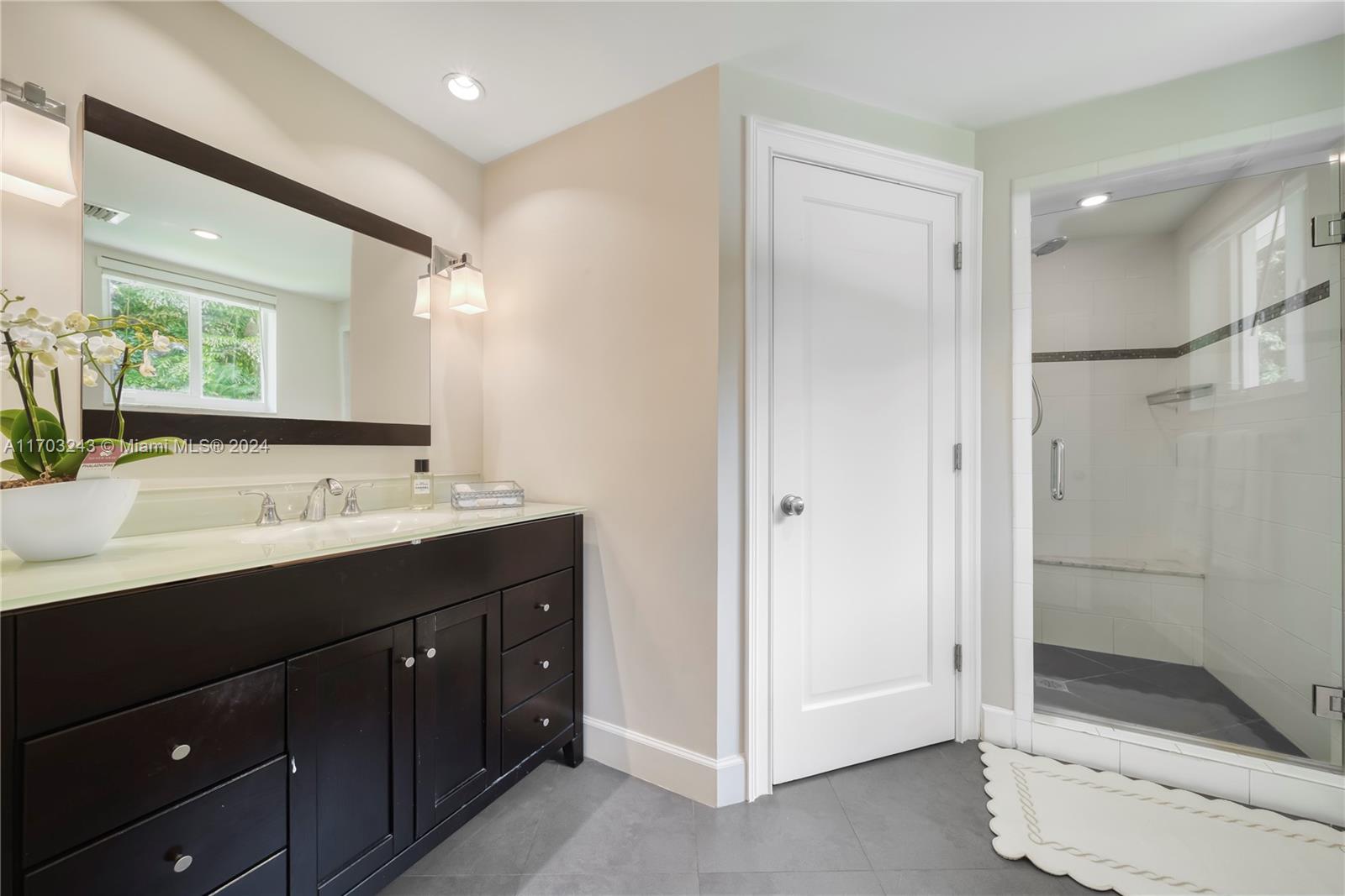 COLLINS MANOR - Residential