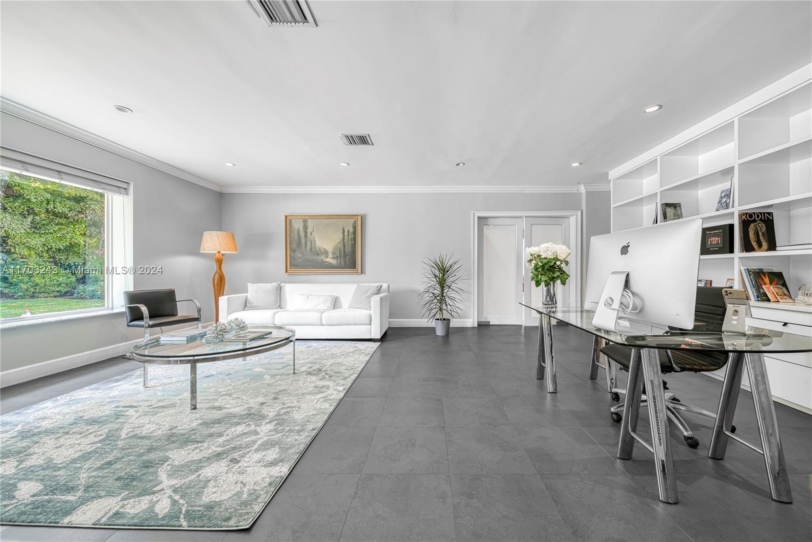 COLLINS MANOR - Residential