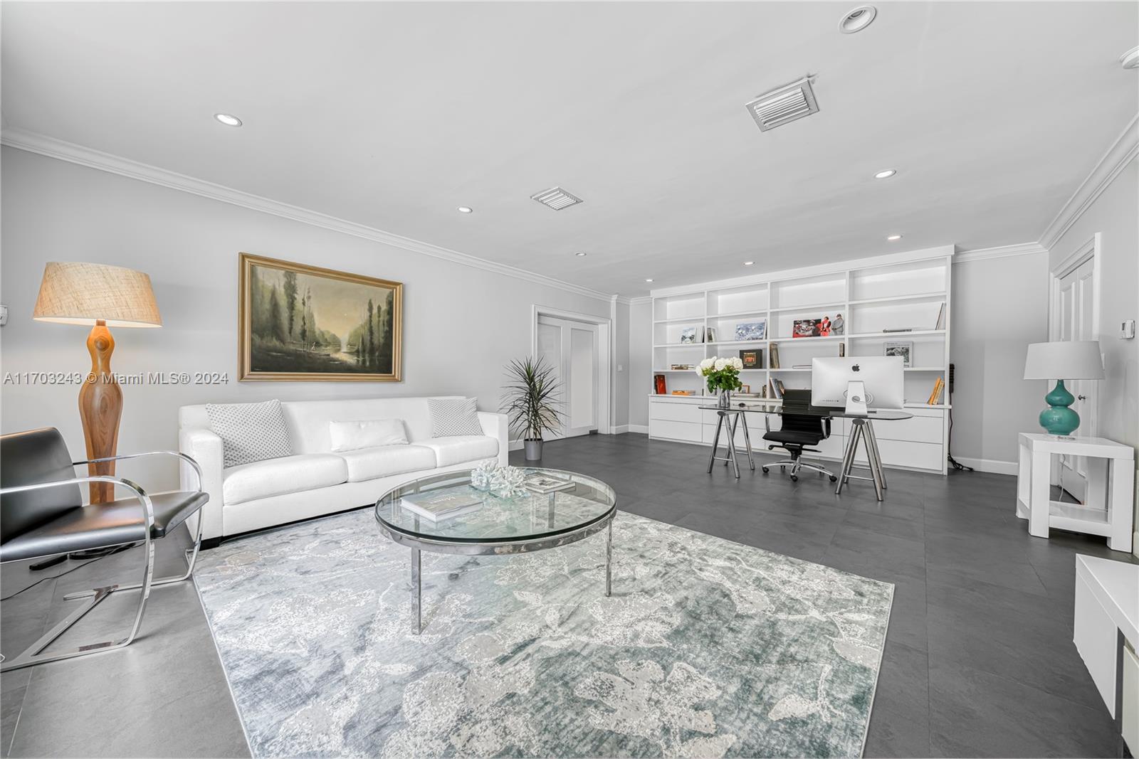 COLLINS MANOR - Residential