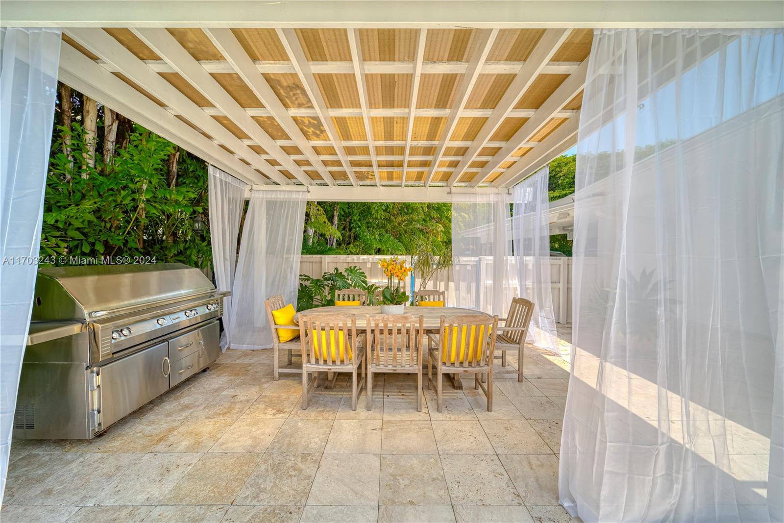 COLLINS MANOR - Residential