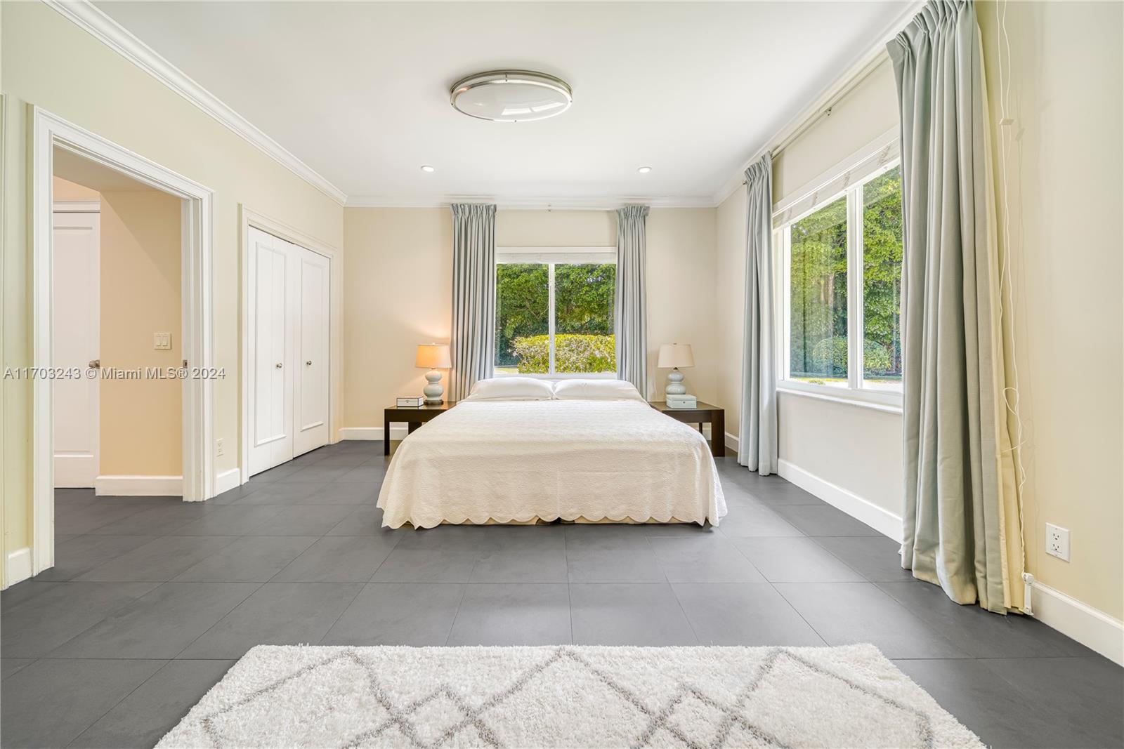 COLLINS MANOR - Residential