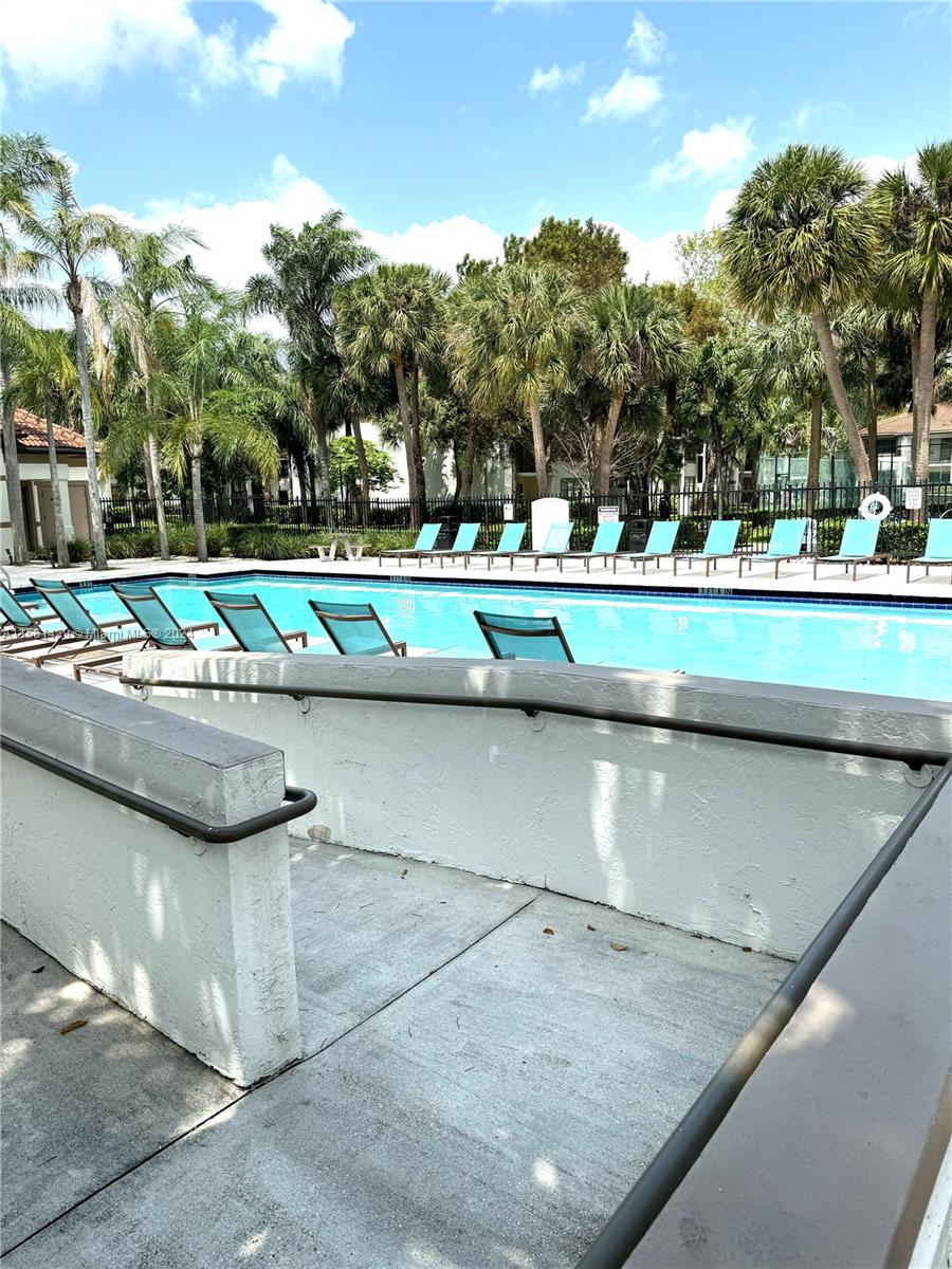 HOLLYWOOD PARC CONDOMINIU - Residential