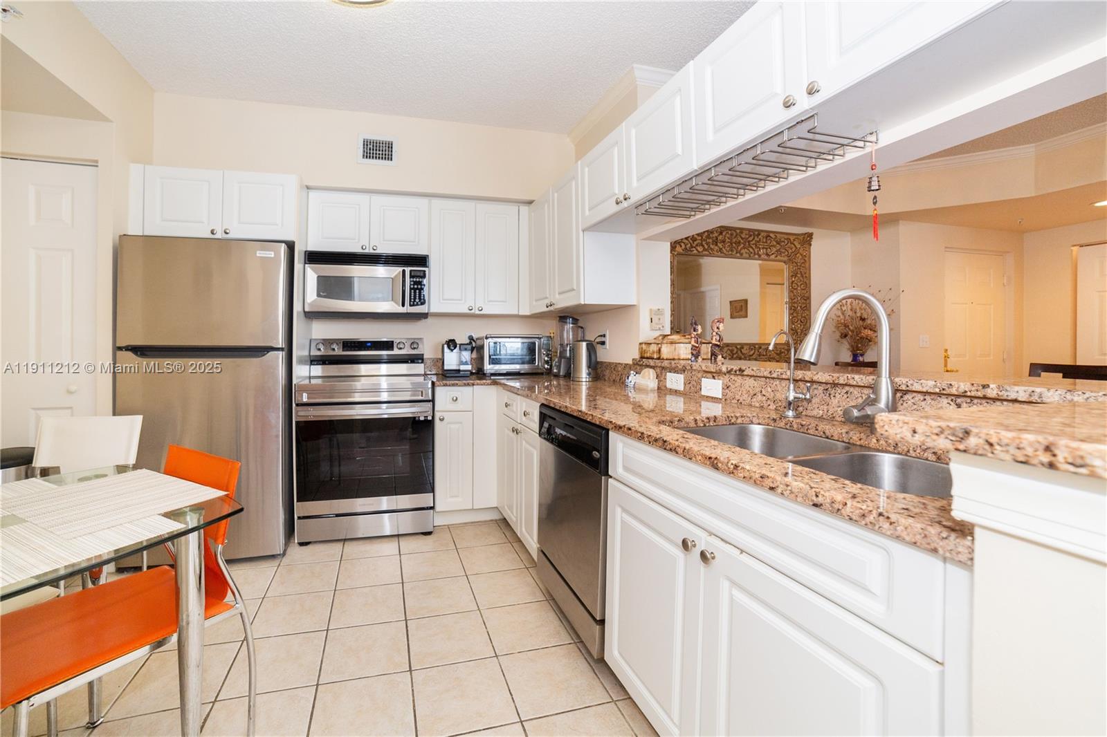 PORTO BELLAGIO CONDO - Residential