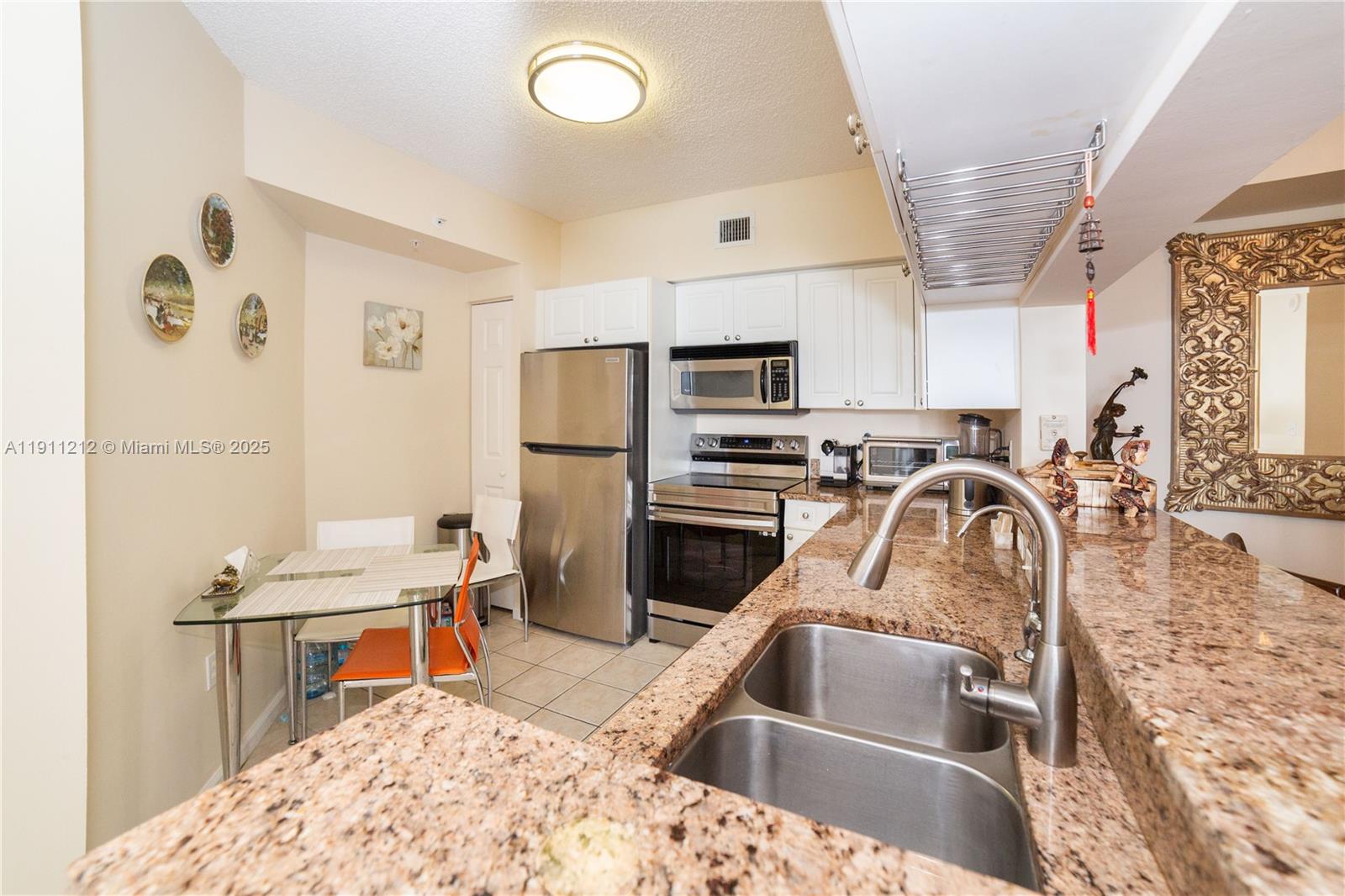 PORTO BELLAGIO CONDO - Residential