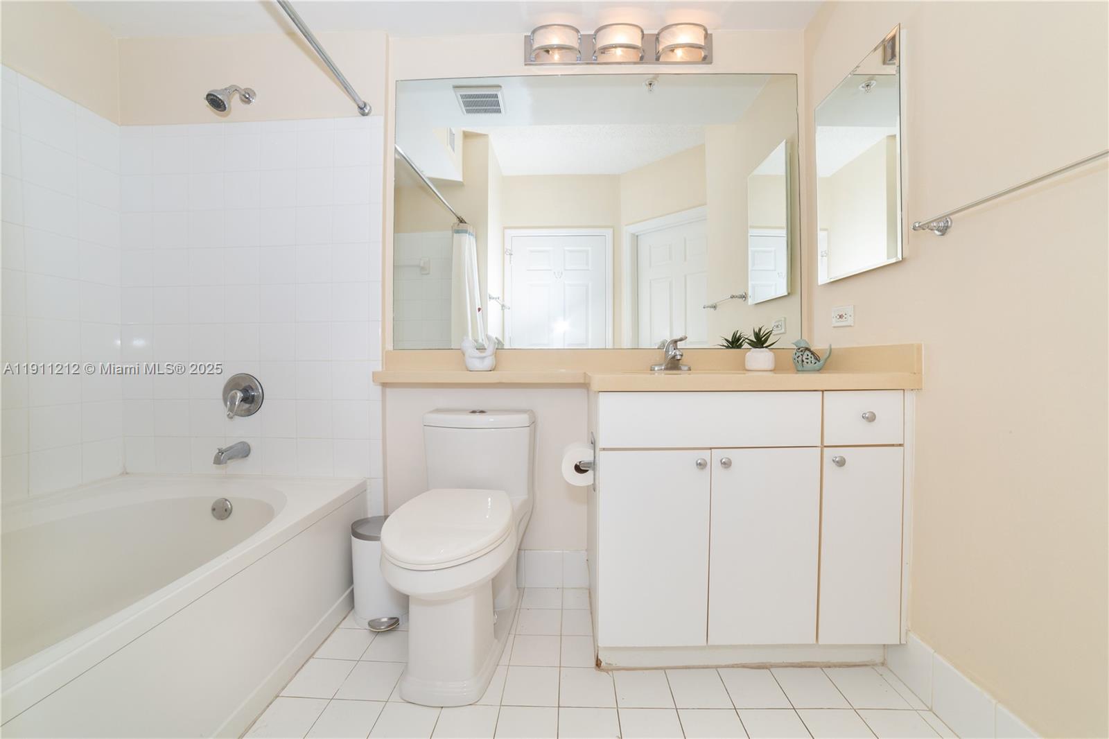 PORTO BELLAGIO CONDO - Residential