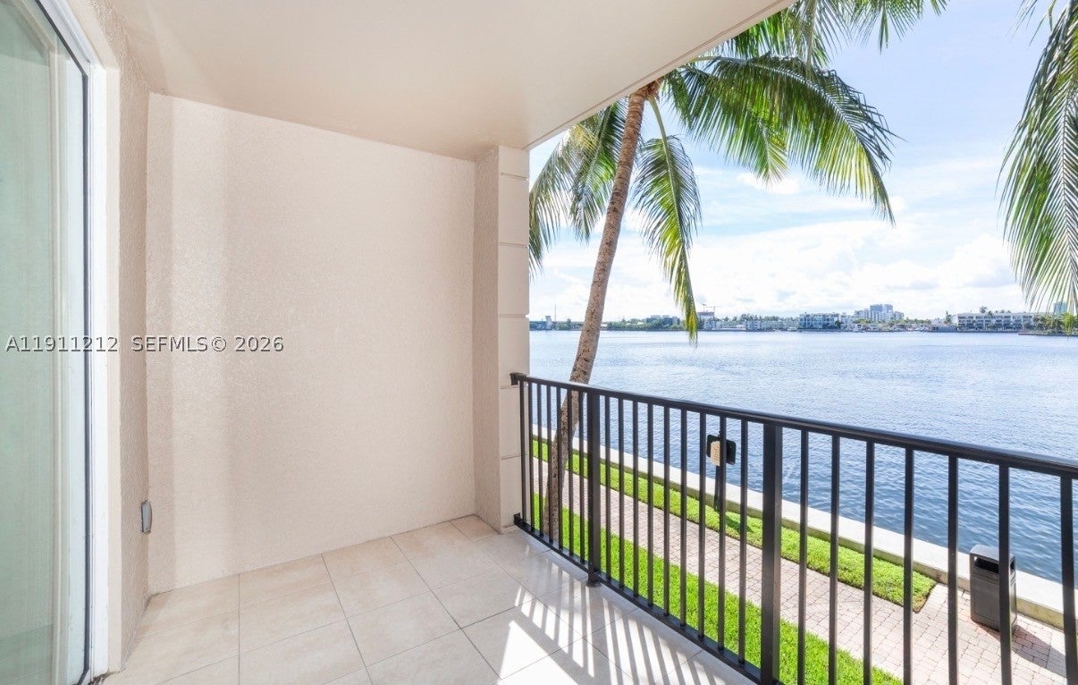 17150 N Bay Rd 2207