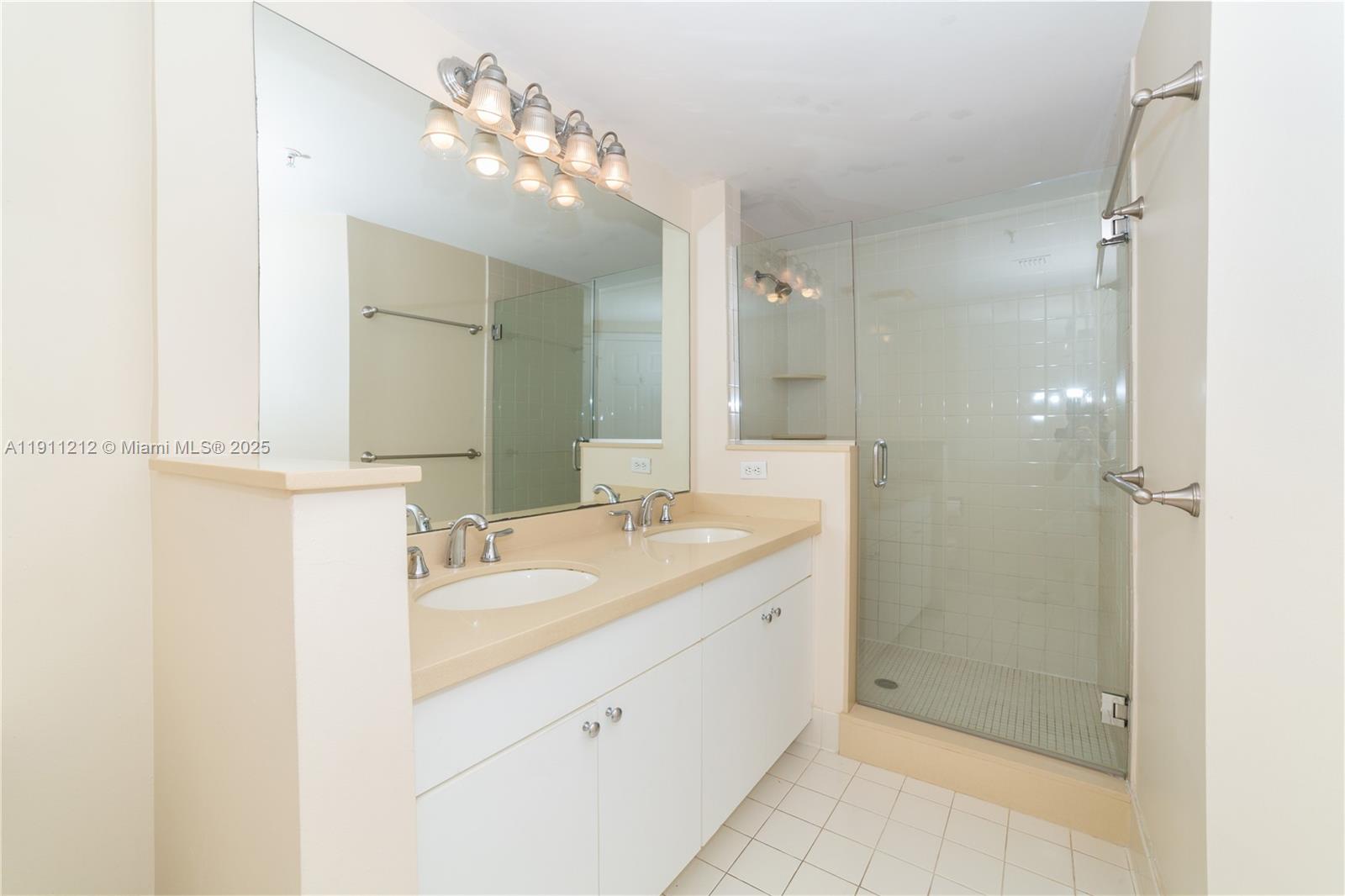 PORTO BELLAGIO CONDO - Residential