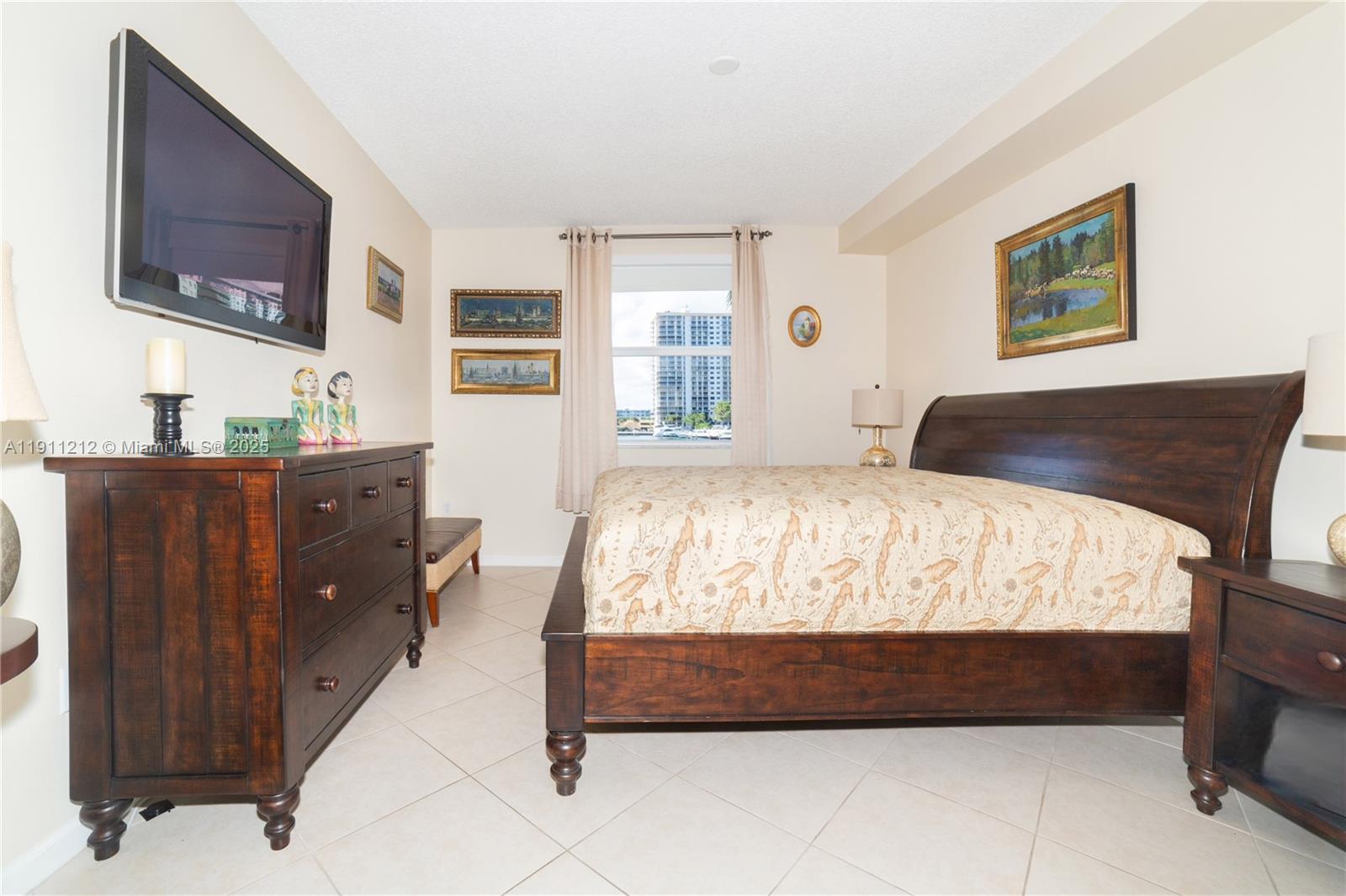 PORTO BELLAGIO CONDO - Residential