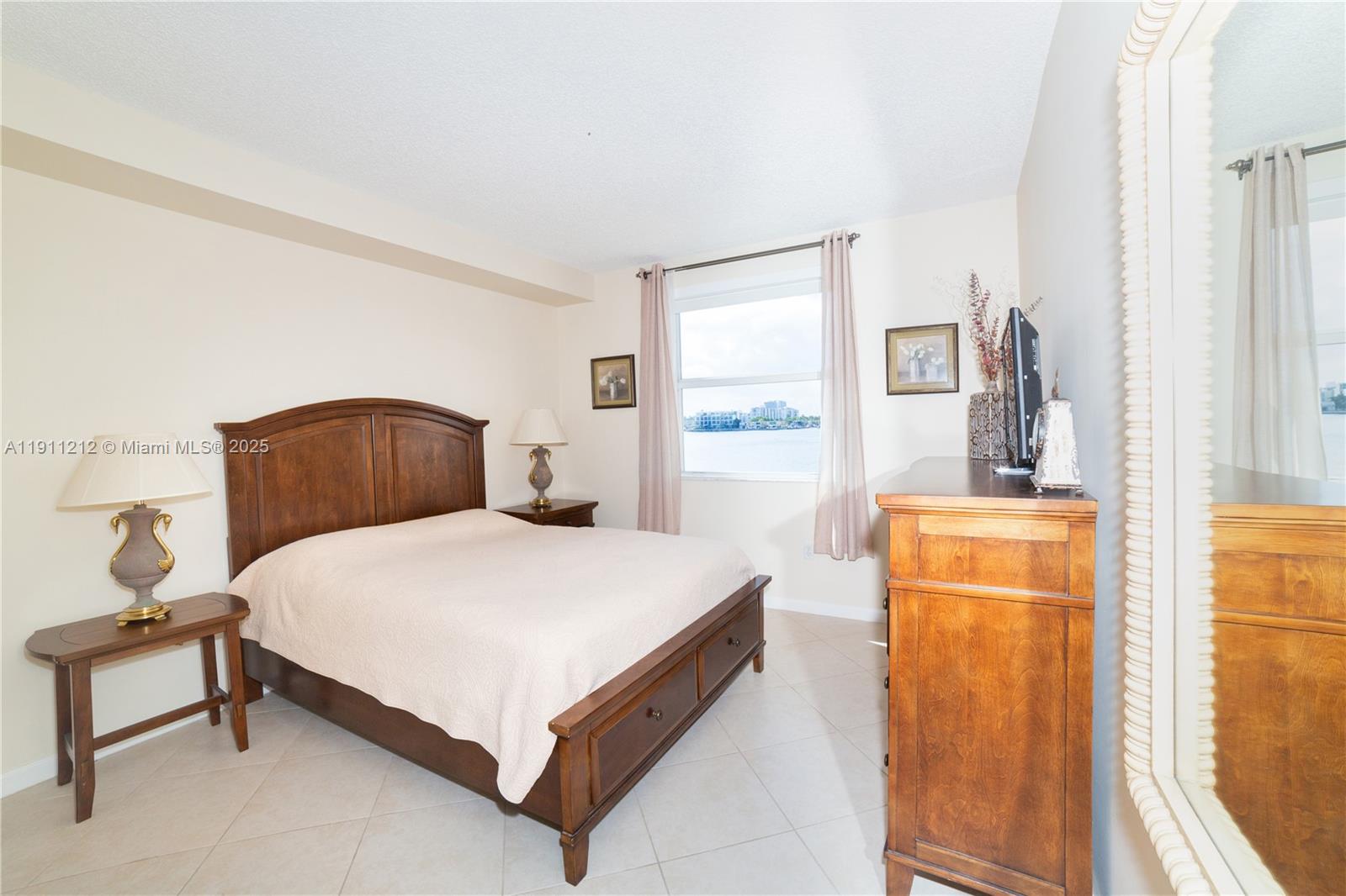 PORTO BELLAGIO CONDO - Residential