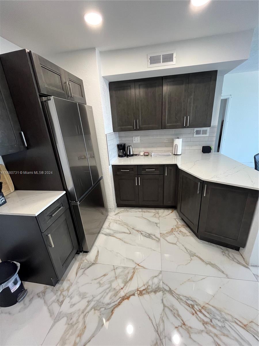 ALEXANDER TOWERS CONDO - Residential Lease