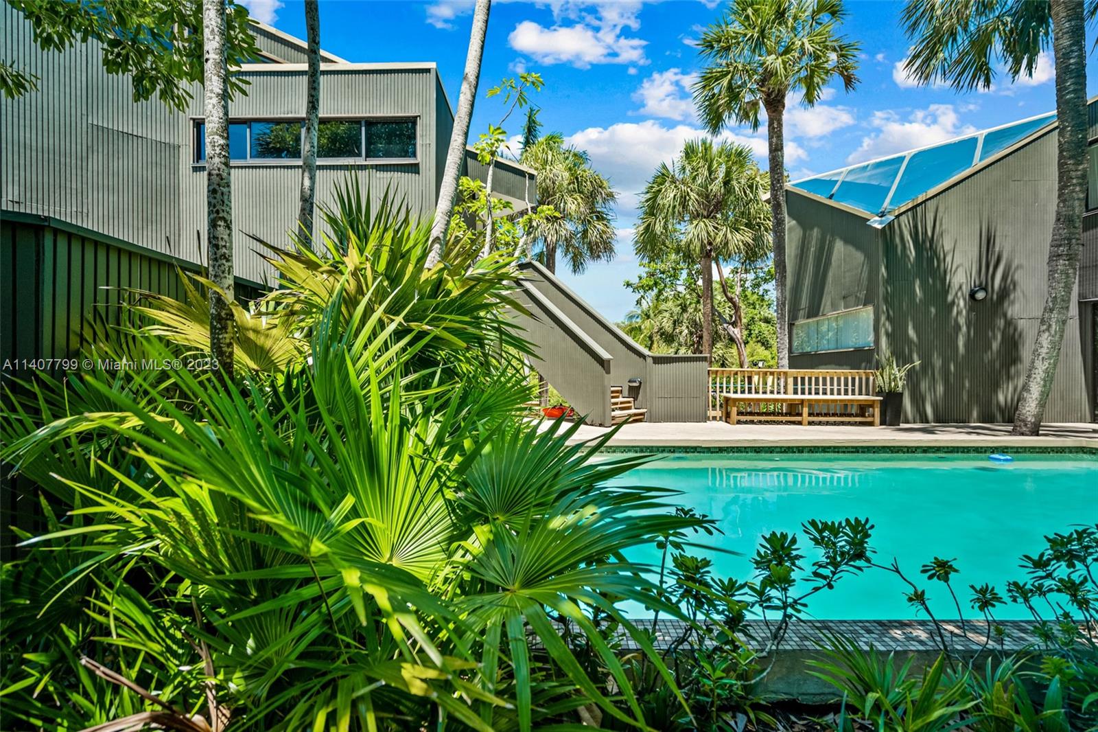 LAS OLAS BY THE SEA EXT - Residential