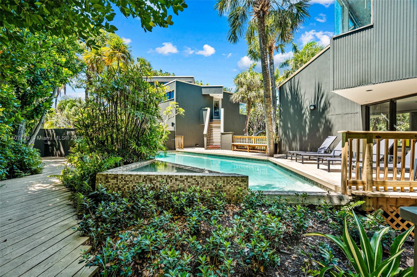 LAS OLAS BY THE SEA EXT - Residential