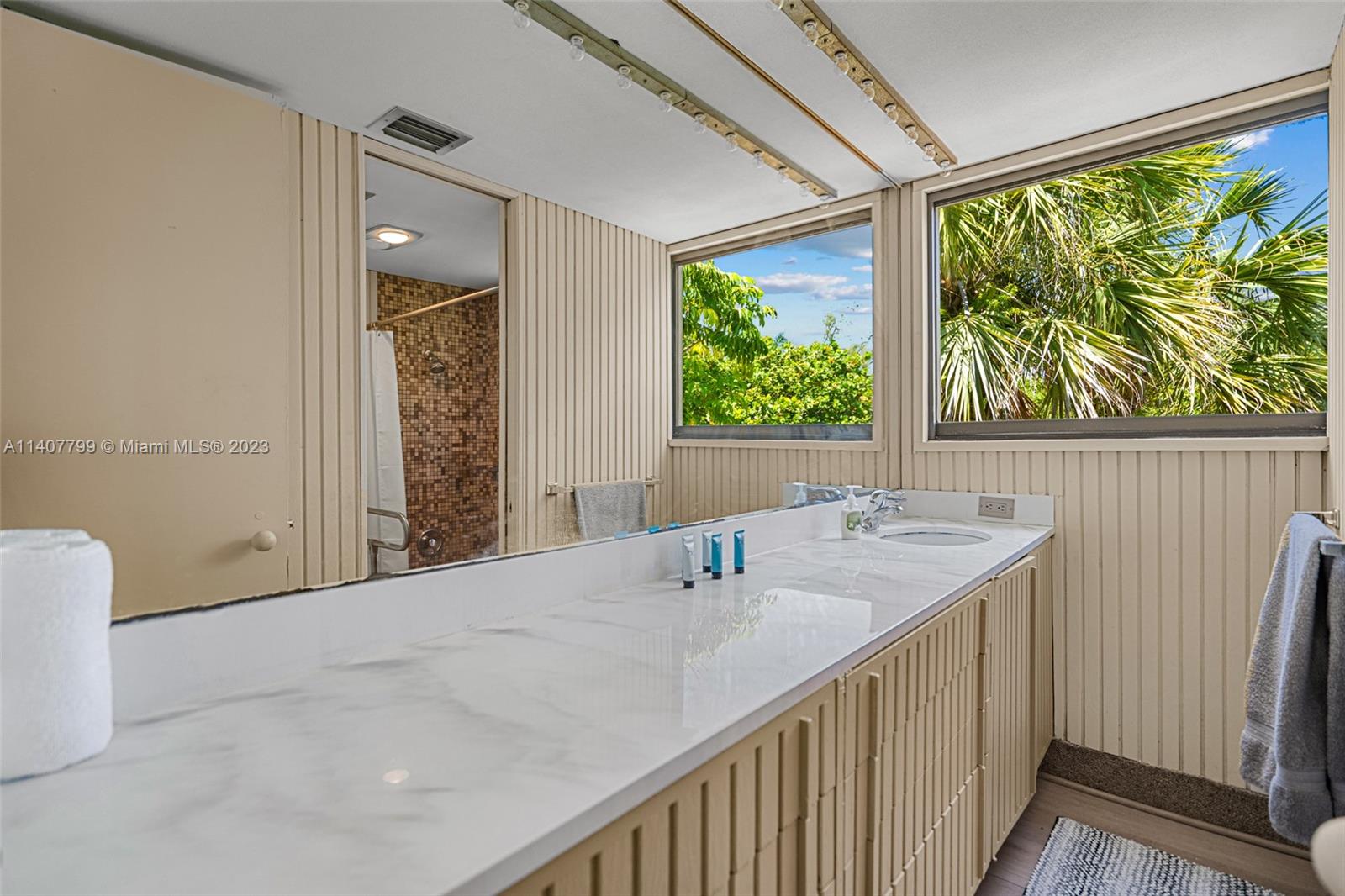 LAS OLAS BY THE SEA EXT - Residential