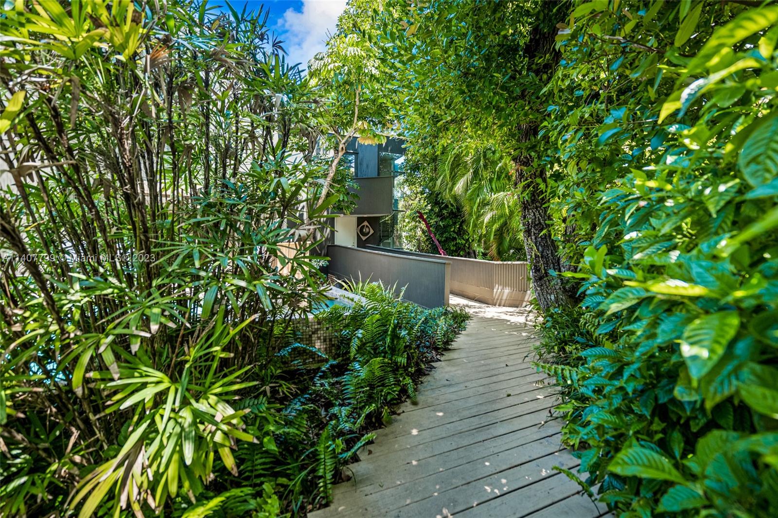 LAS OLAS BY THE SEA EXT - Residential