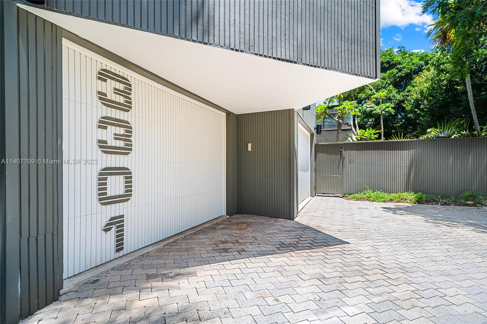 LAS OLAS BY THE SEA EXT - Residential