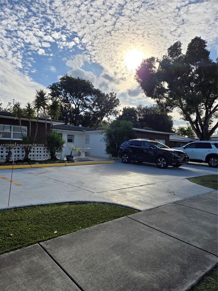 LAWN ACRES - Residential Lease