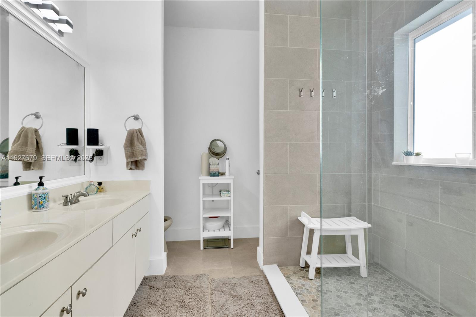 TWIN LAKE SHORES EAST - Residential