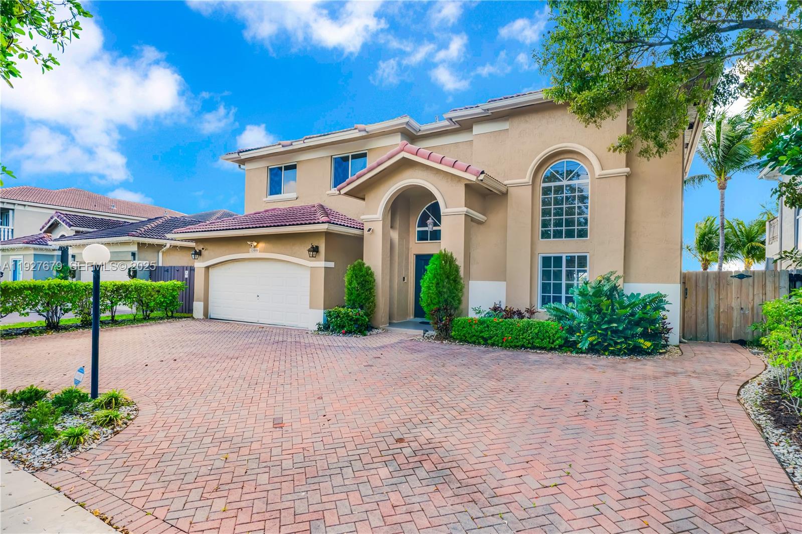 TWIN LAKE SHORES EAST - Residential