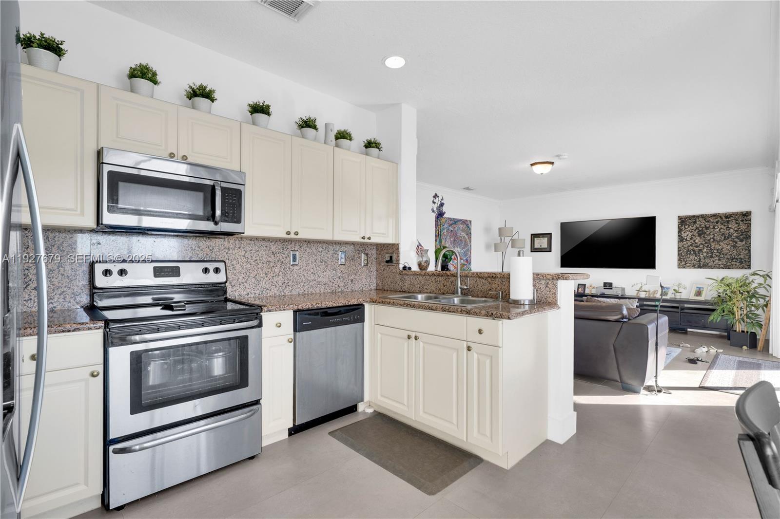 TWIN LAKE SHORES EAST - Residential