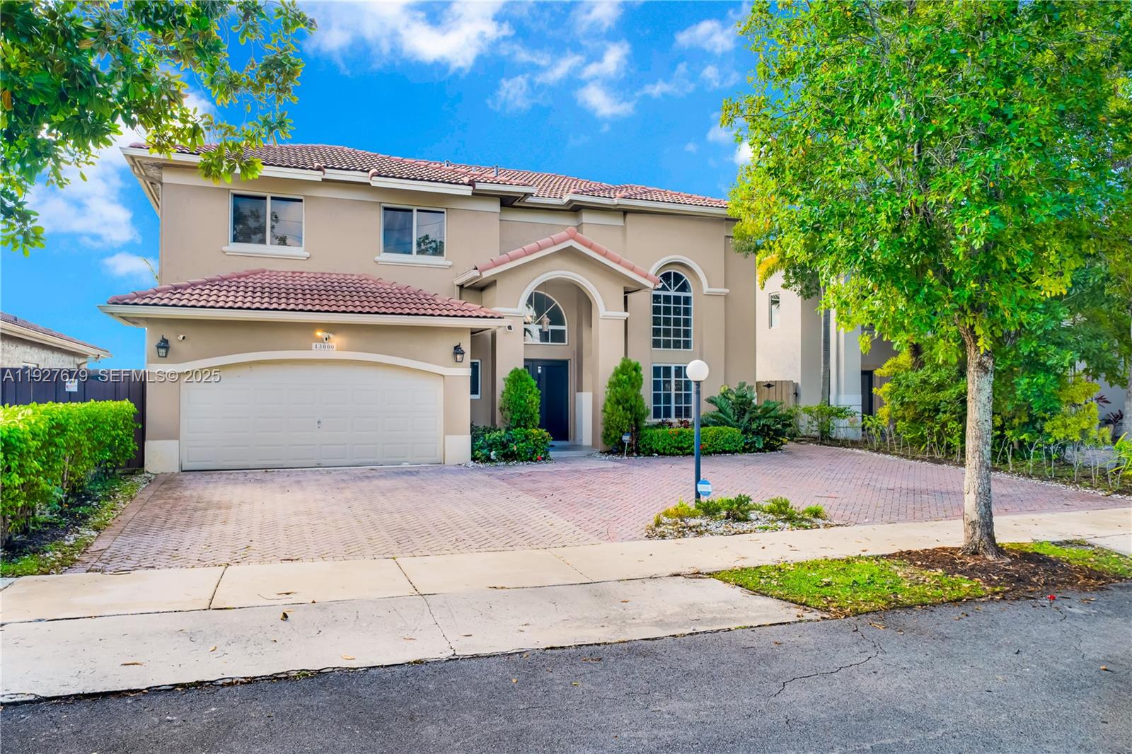 TWIN LAKE SHORES EAST - Residential