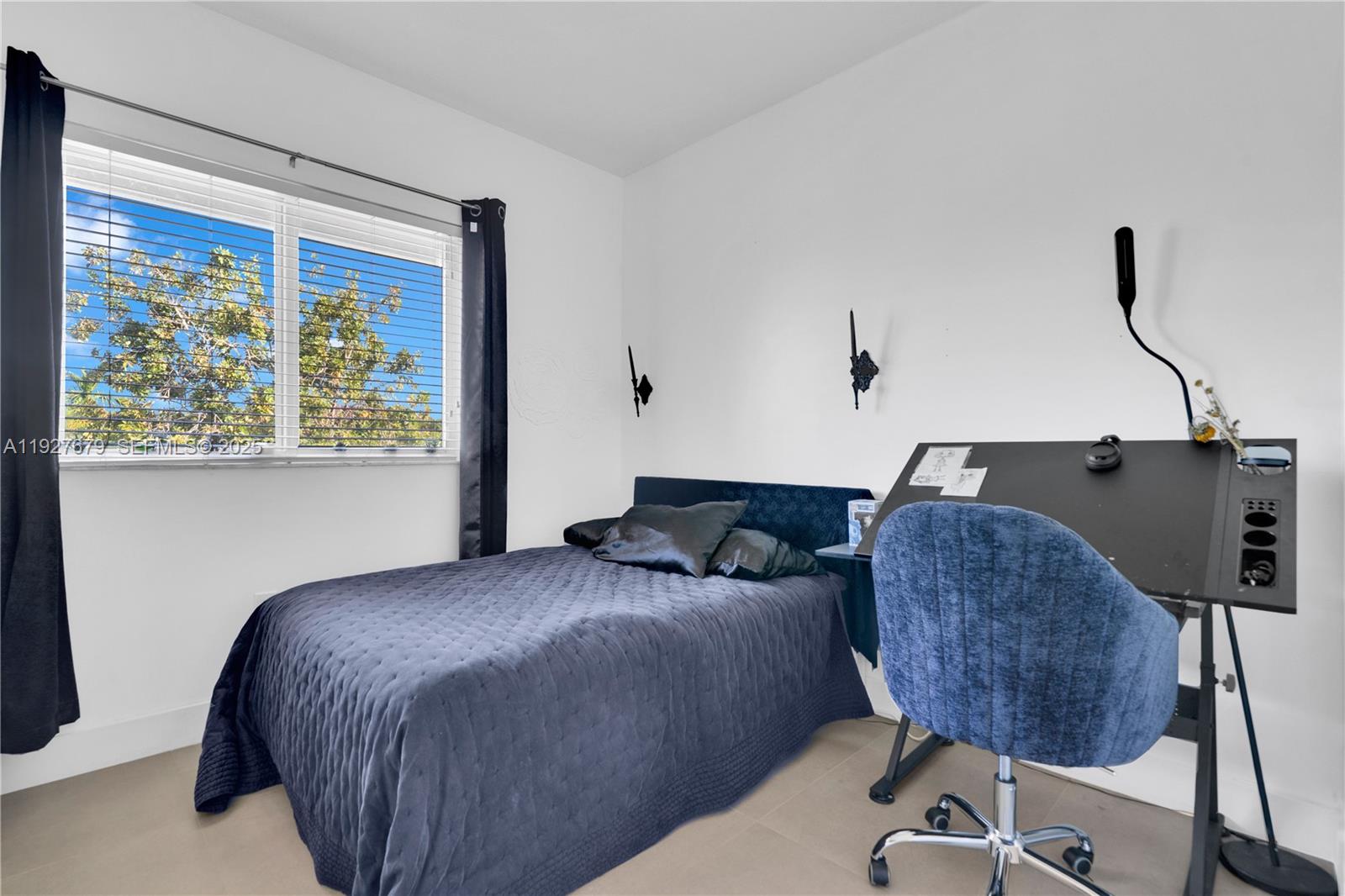 TWIN LAKE SHORES EAST - Residential