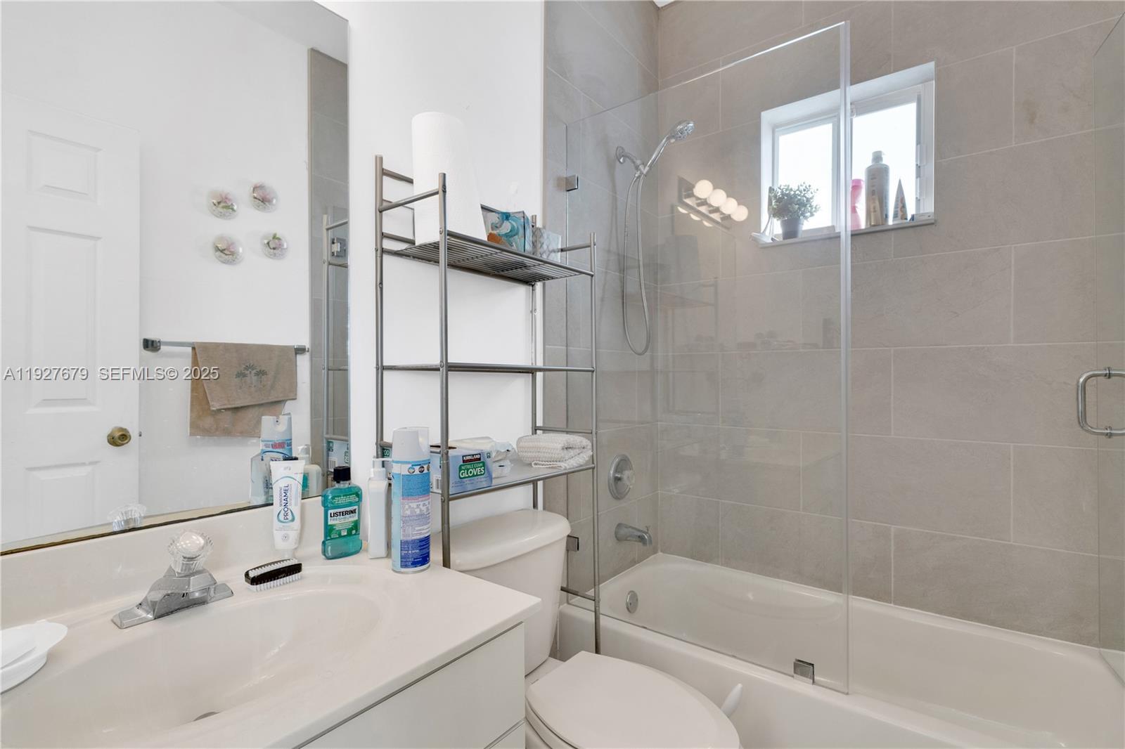 TWIN LAKE SHORES EAST - Residential